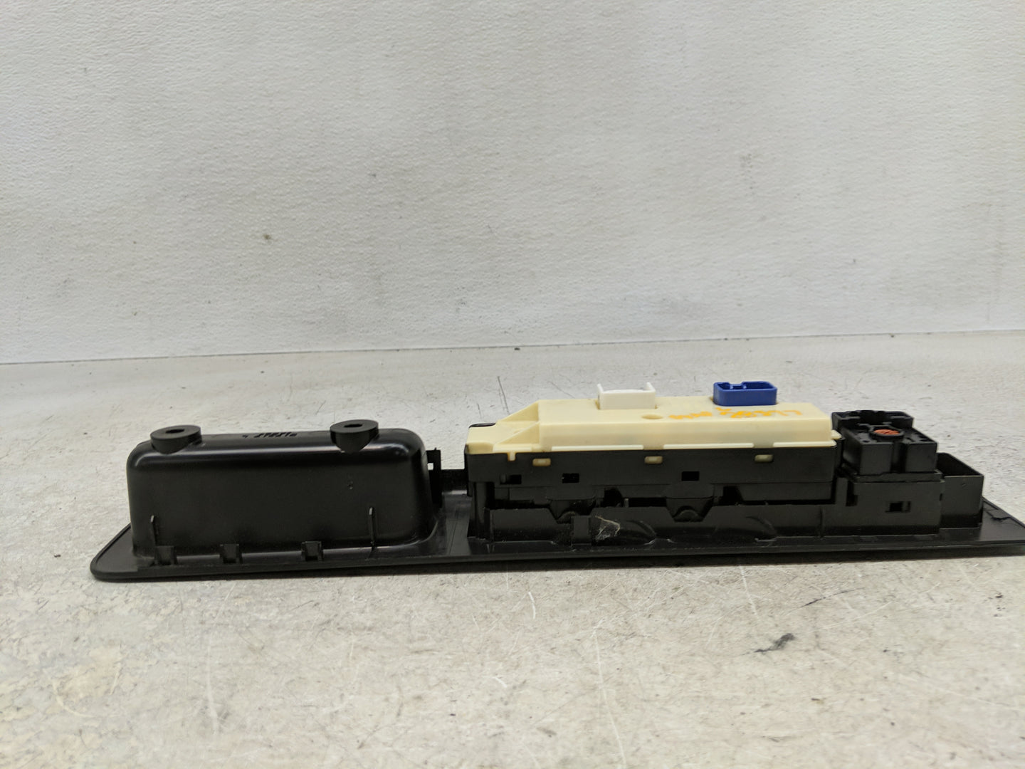 2004-2012 Chevrolet Colorado Master Power Window Switch Replacement Driver Side Left Fits OEM Used Auto Parts - Oemusedautop