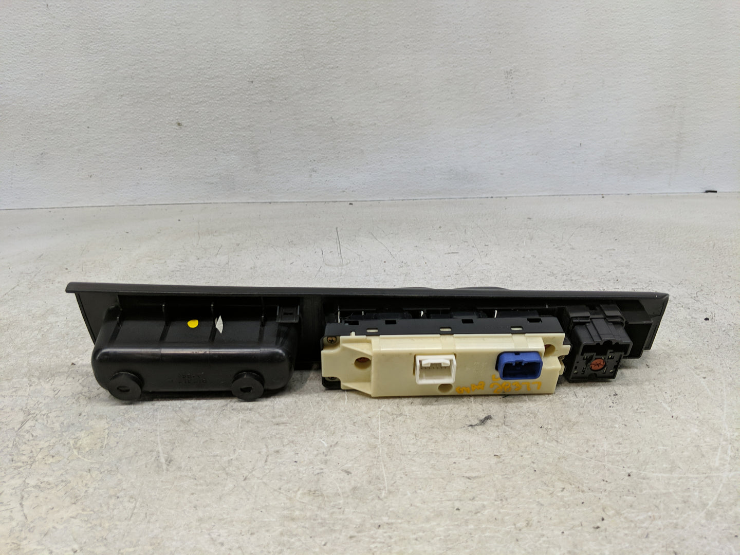 2004-2012 Chevrolet Colorado Master Power Window Switch Replacement Driver Side Left Fits OEM Used Auto Parts - Oemusedautop