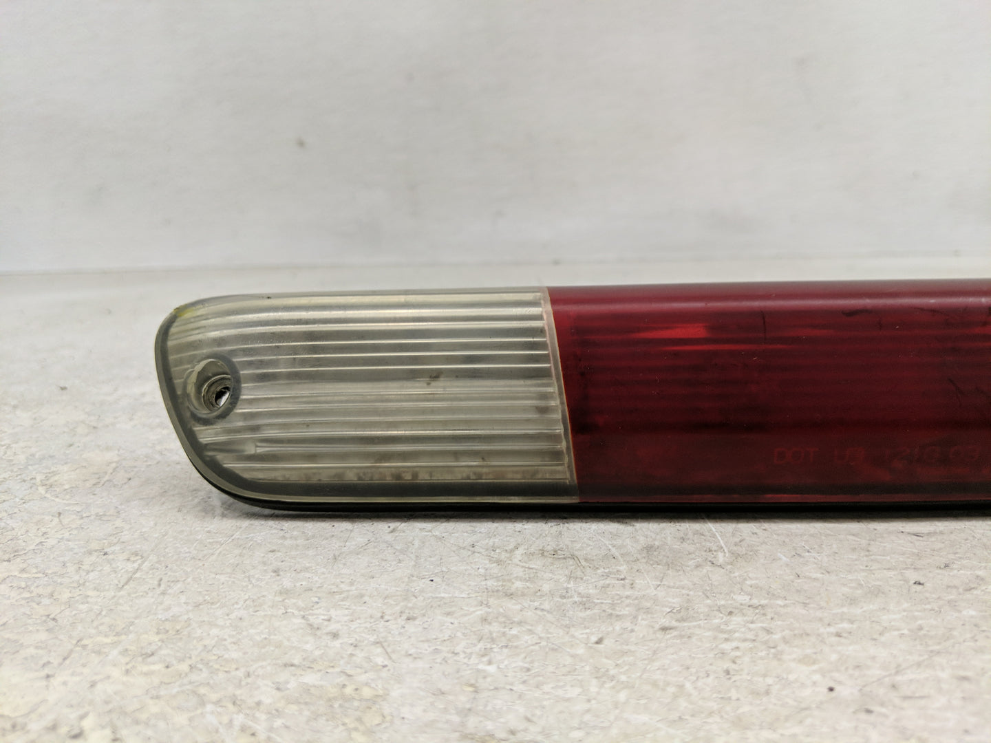 2004 Chevrolet Colorado Passenger Right Side Deck Lid Mounted Tail Light - Oemusedautoparts1.com