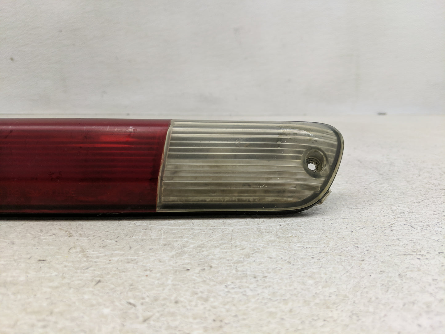 2004 Chevrolet Colorado Passenger Right Side Deck Lid Mounted Tail Light - Oemusedautoparts1.com