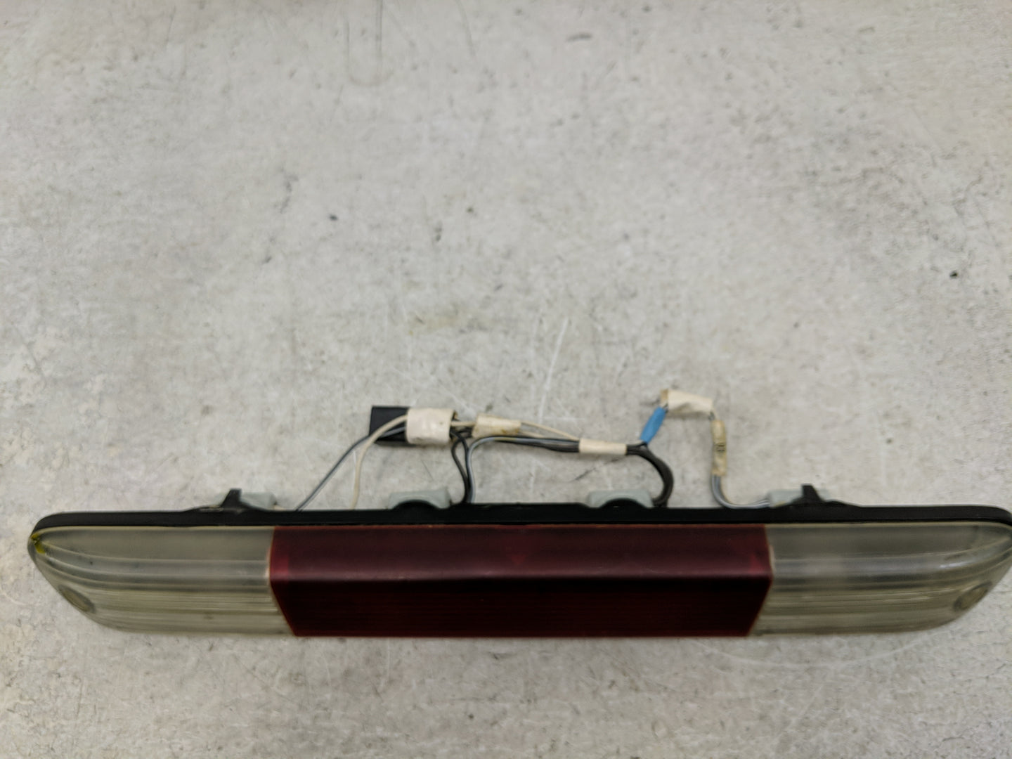 2004 Chevrolet Colorado Passenger Right Side Deck Lid Mounted Tail Light - Oemusedautoparts1.com