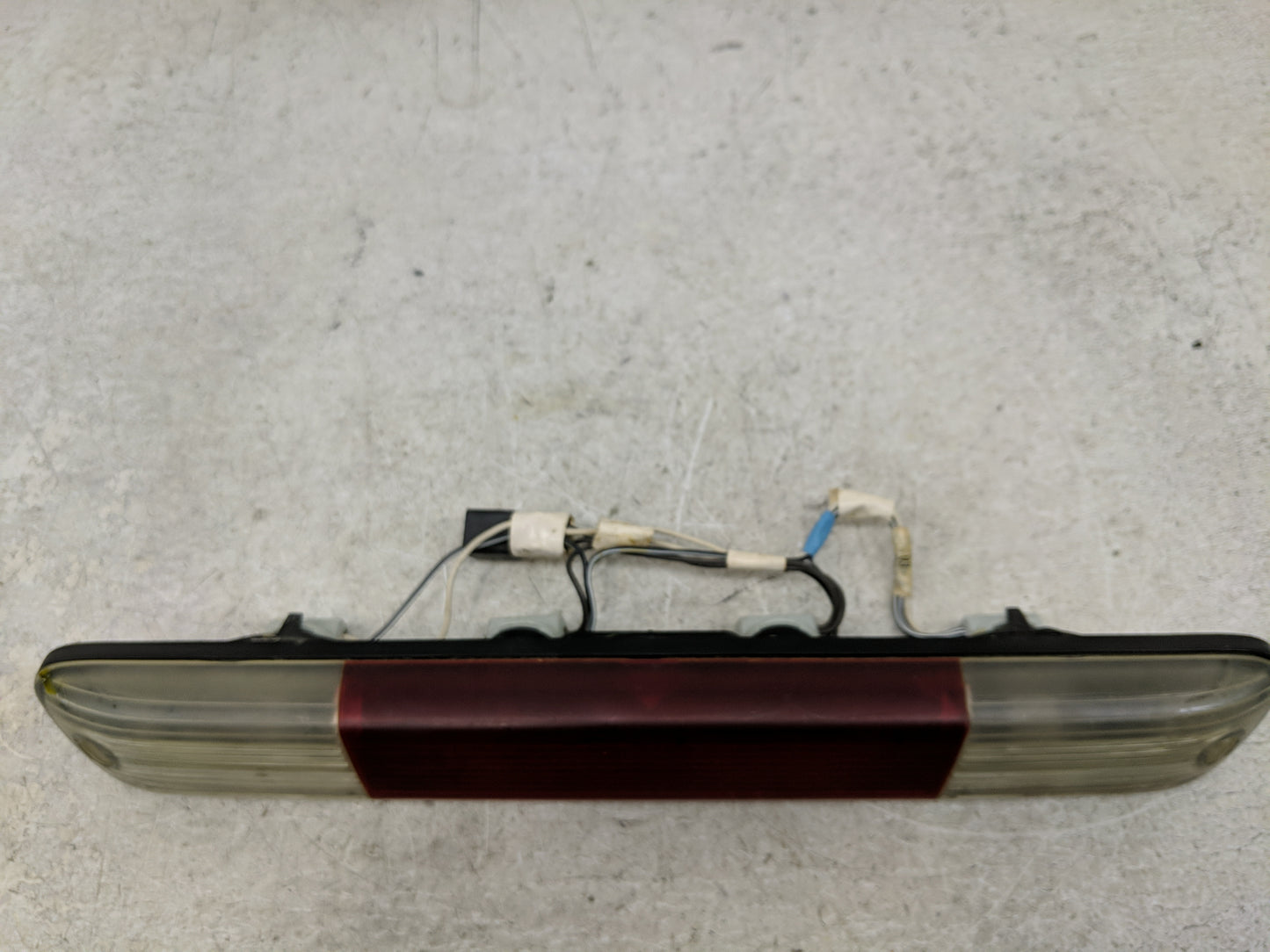 2004 Chevrolet Colorado Passenger Right Side Deck Lid Mounted Tail Light - Oemusedautoparts1.com