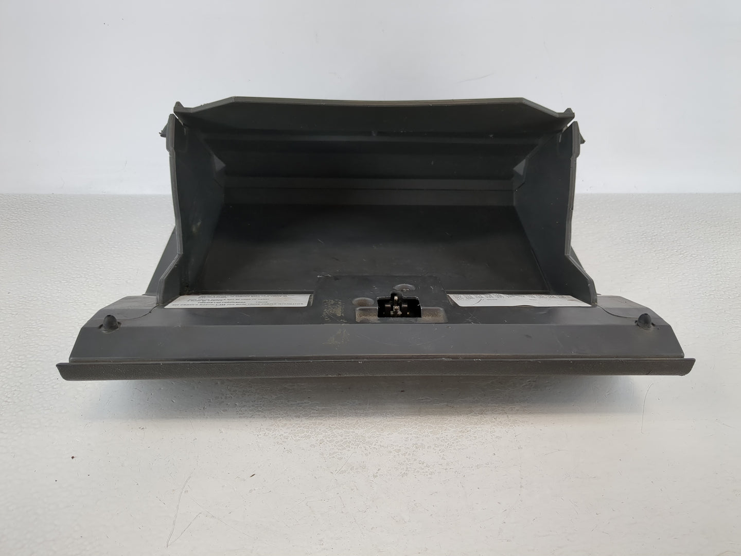 2005 Chevrolet Colorado Passenger Glove Box Door Storage Compartment - Oemusedautoparts1.com