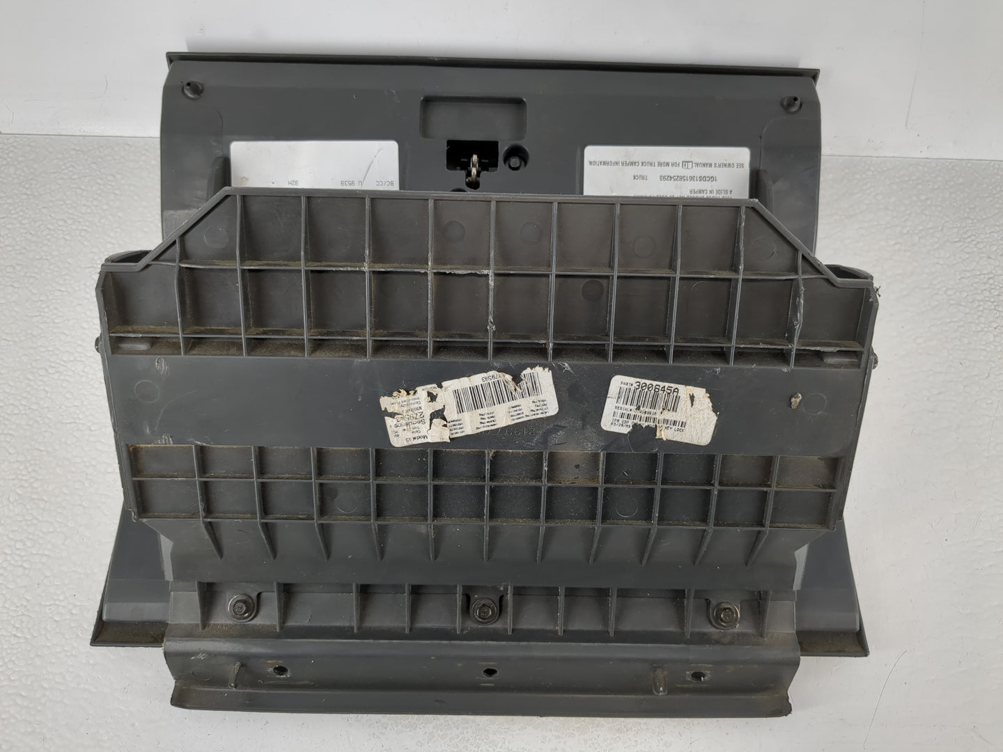 2005 Chevrolet Colorado Passenger Glove Box Door Storage Compartment - Oemusedautoparts1.com