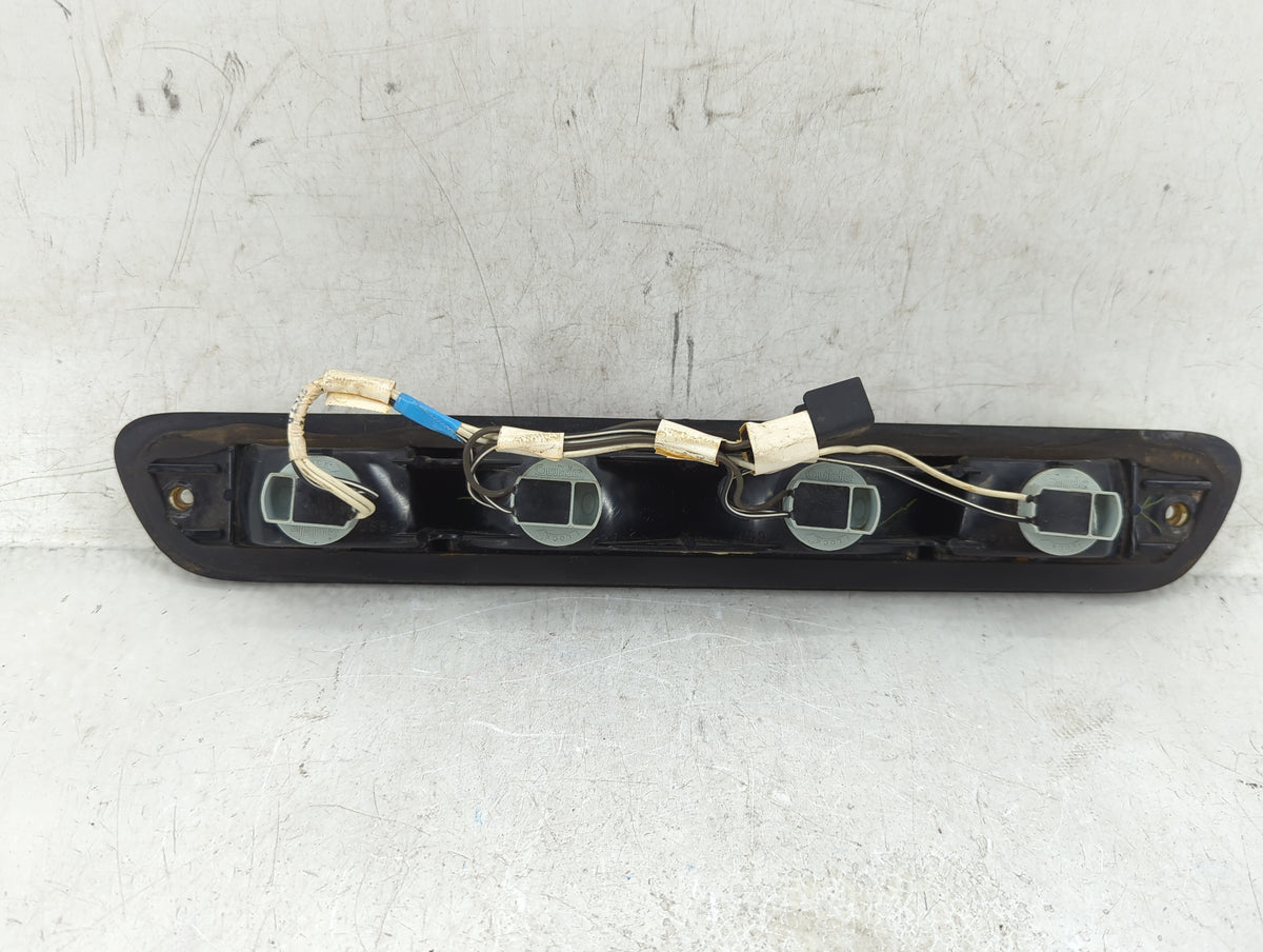 2005 Chevrolet Colorado Third Brake Light Tail Light Fits OEM Used Auto Parts - Oemusedautoparts1.com