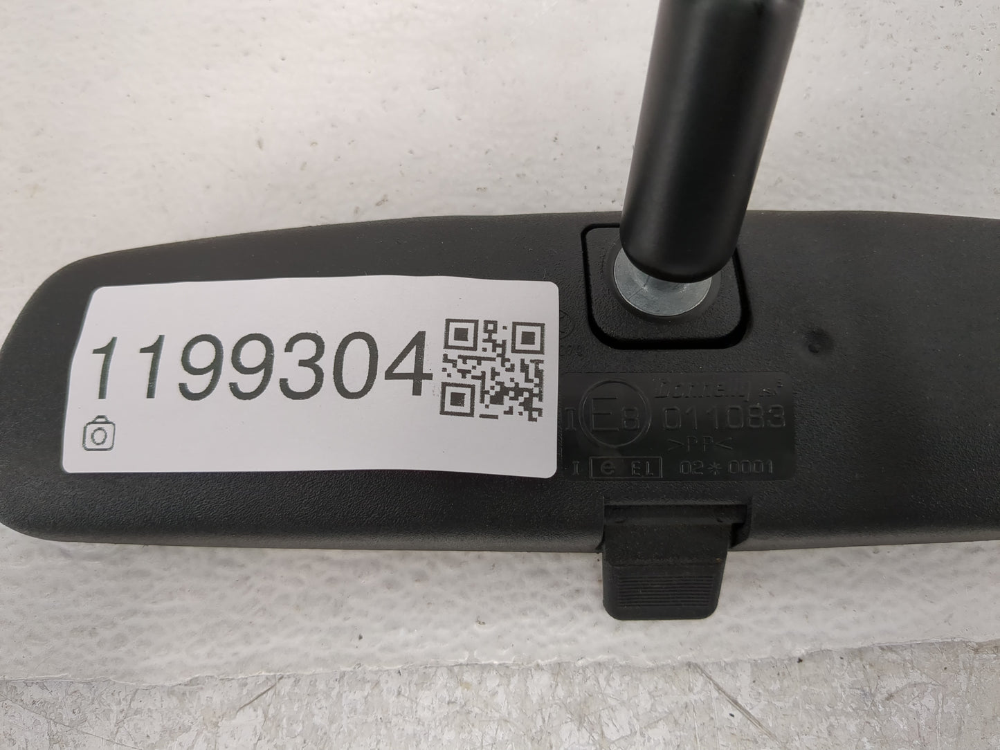 2005-2006 Chevrolet Equinox Interior Rear View Mirror Replacement OEM P/N:E8011083 Fits OEM Used Auto Parts - Oemusedautopar