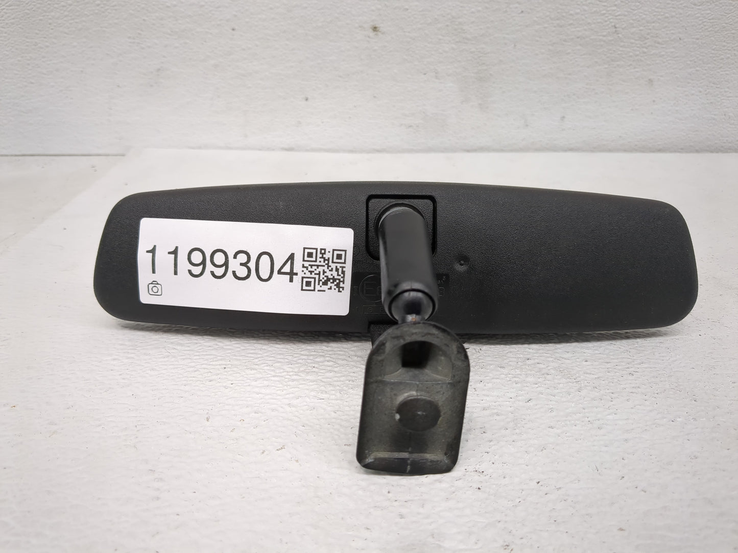2005-2006 Chevrolet Equinox Interior Rear View Mirror Replacement OEM P/N:E8011083 Fits OEM Used Auto Parts - Oemusedautopar