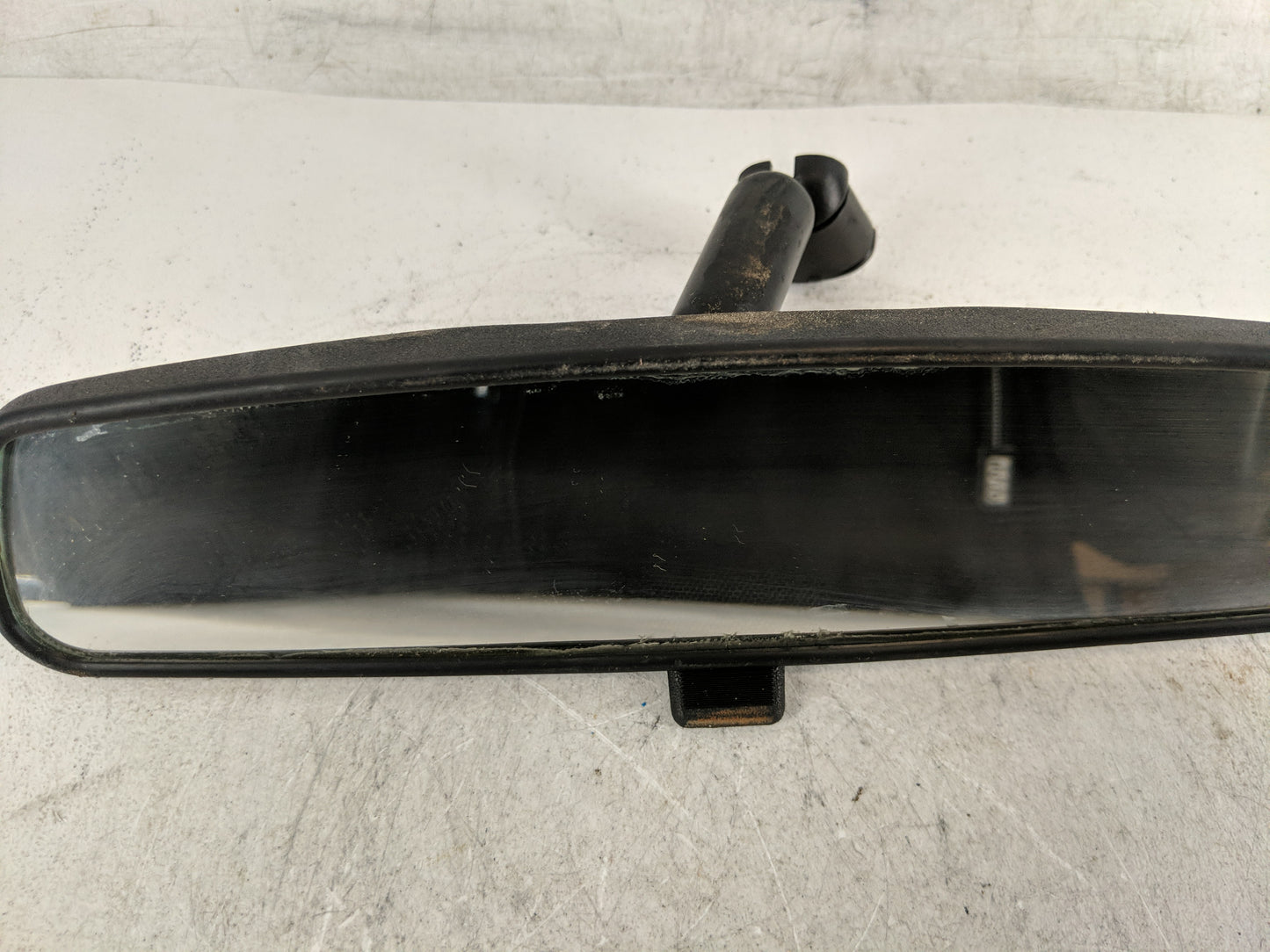 2005-2006 Chevrolet Equinox Interior Rear View Mirror Replacement OEM P/N:E8011083 Fits OEM Used Auto Parts - Oemusedautopar