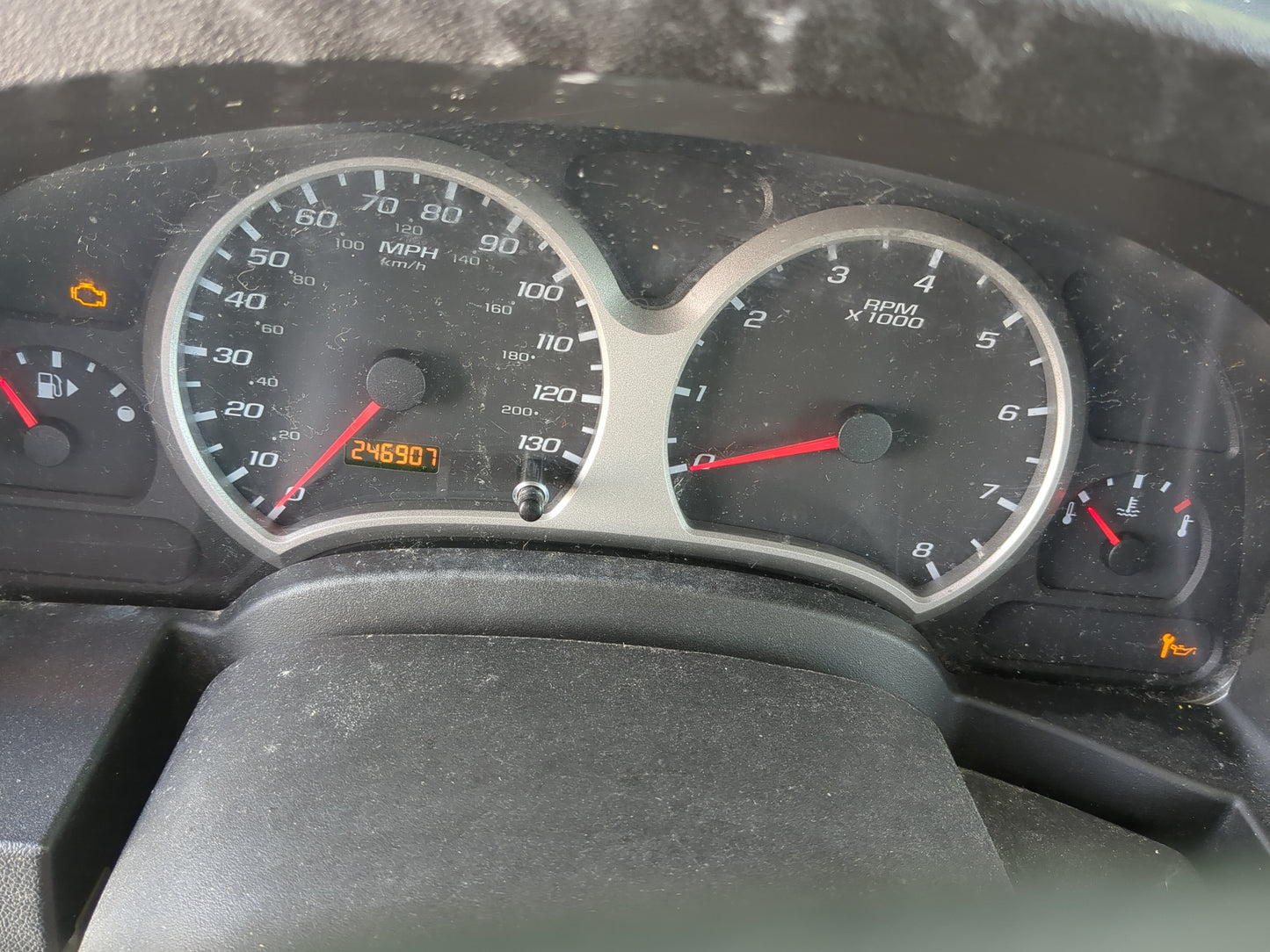 2005-2006 Chevrolet Equinox Instrument Cluster Speedometer Gauges Miles:247K Fits Fits 2005 2006 OEM Used Auto Parts - Oemus