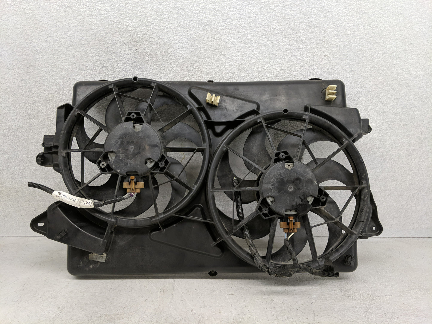 2005 Chevrolet Equinox Electric Radiator Cooling Fan Motor Assembly Fits OEM Used Auto Parts - Oemusedautoparts1.com