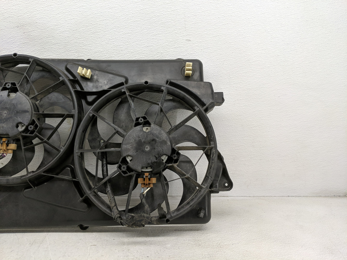 2005 Chevrolet Equinox Electric Radiator Cooling Fan Motor Assembly Fits OEM Used Auto Parts - Oemusedautoparts1.com