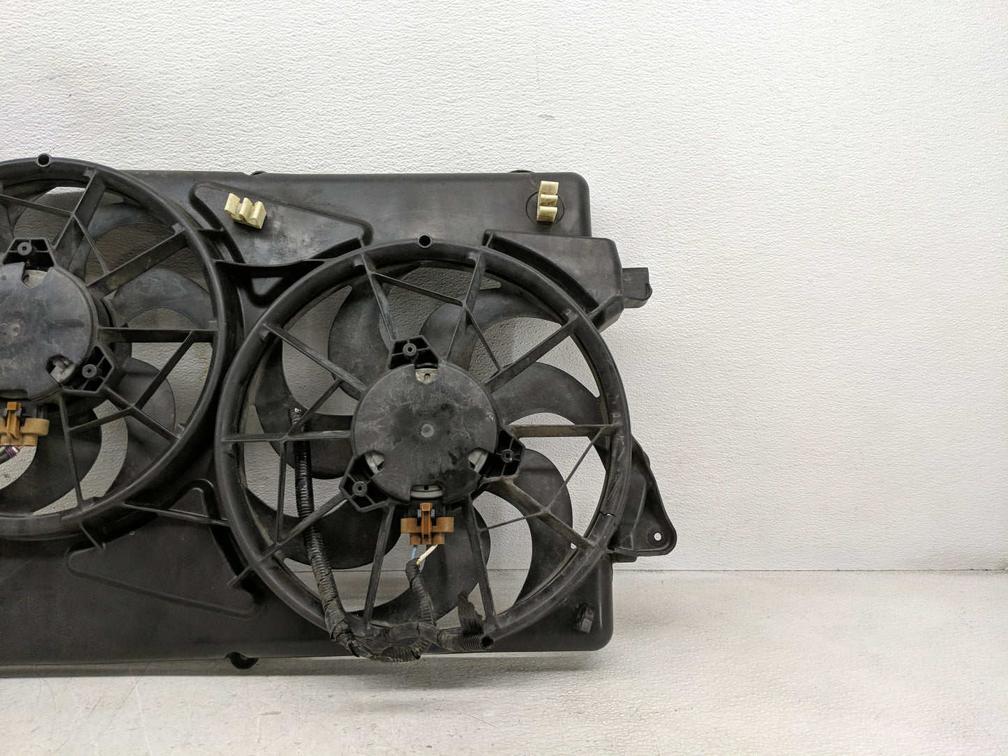 2005 Chevrolet Equinox Electric Radiator Cooling Fan Motor Assembly Fits OEM Used Auto Parts - Oemusedautoparts1.com
