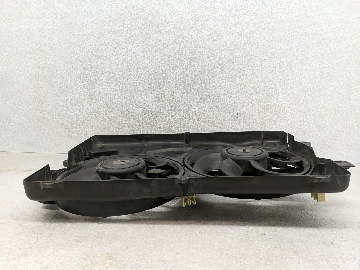 2005 Chevrolet Equinox Electric Radiator Cooling Fan Motor Assembly Fits OEM Used Auto Parts - Oemusedautoparts1.com