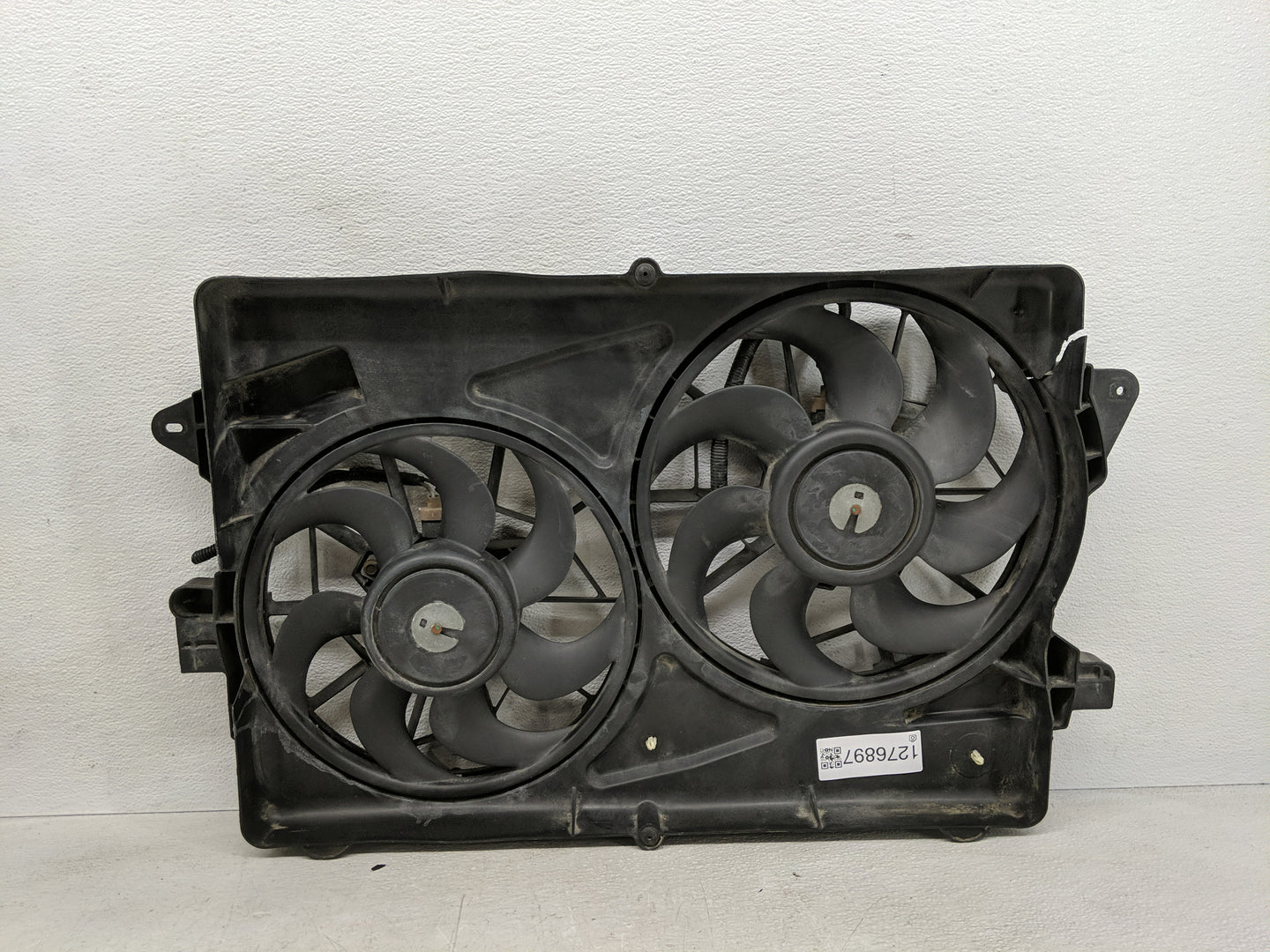 2005 Chevrolet Equinox Electric Radiator Cooling Fan Motor Assembly Fits OEM Used Auto Parts - Oemusedautoparts1.com