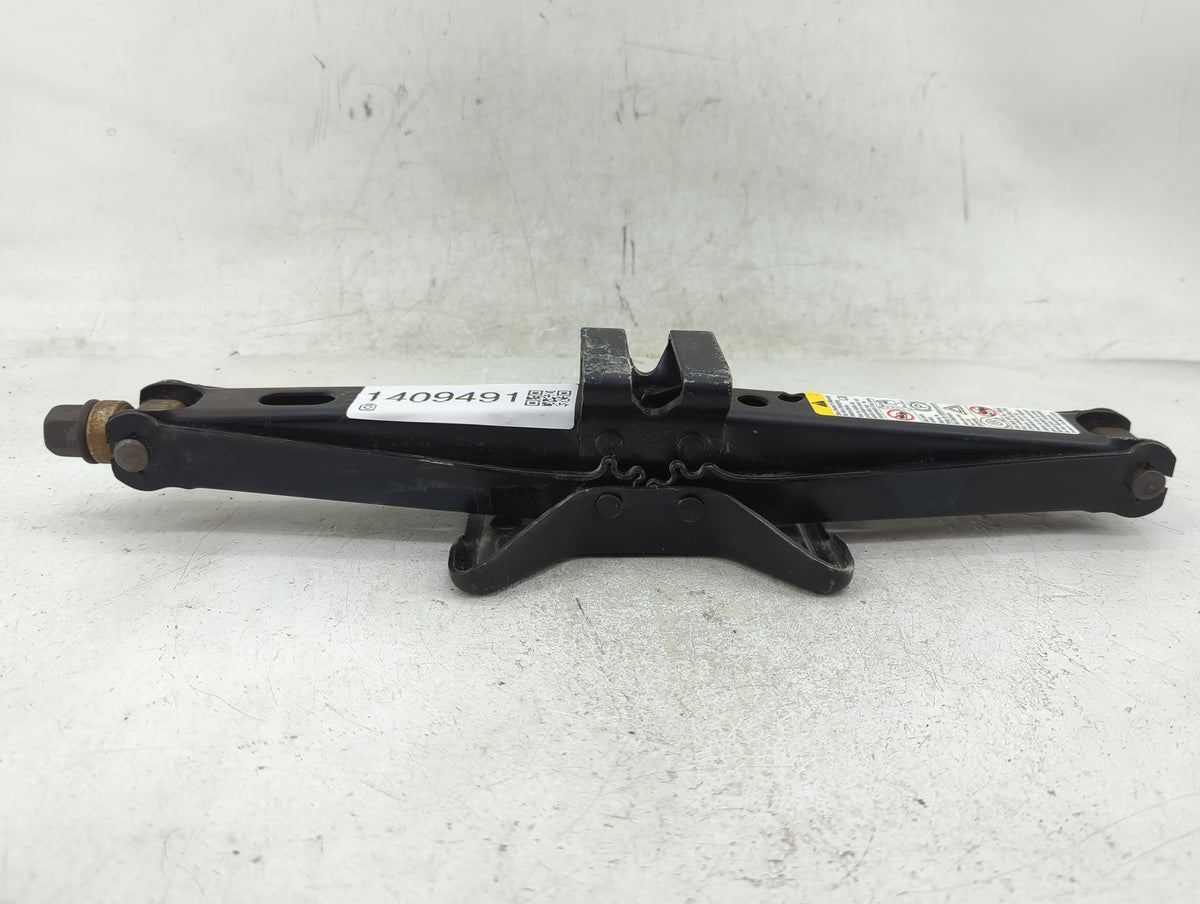 2005 Chevrolet Equinox Spare Scissor Car Jack 1409491 - Oemusedautoparts1.com