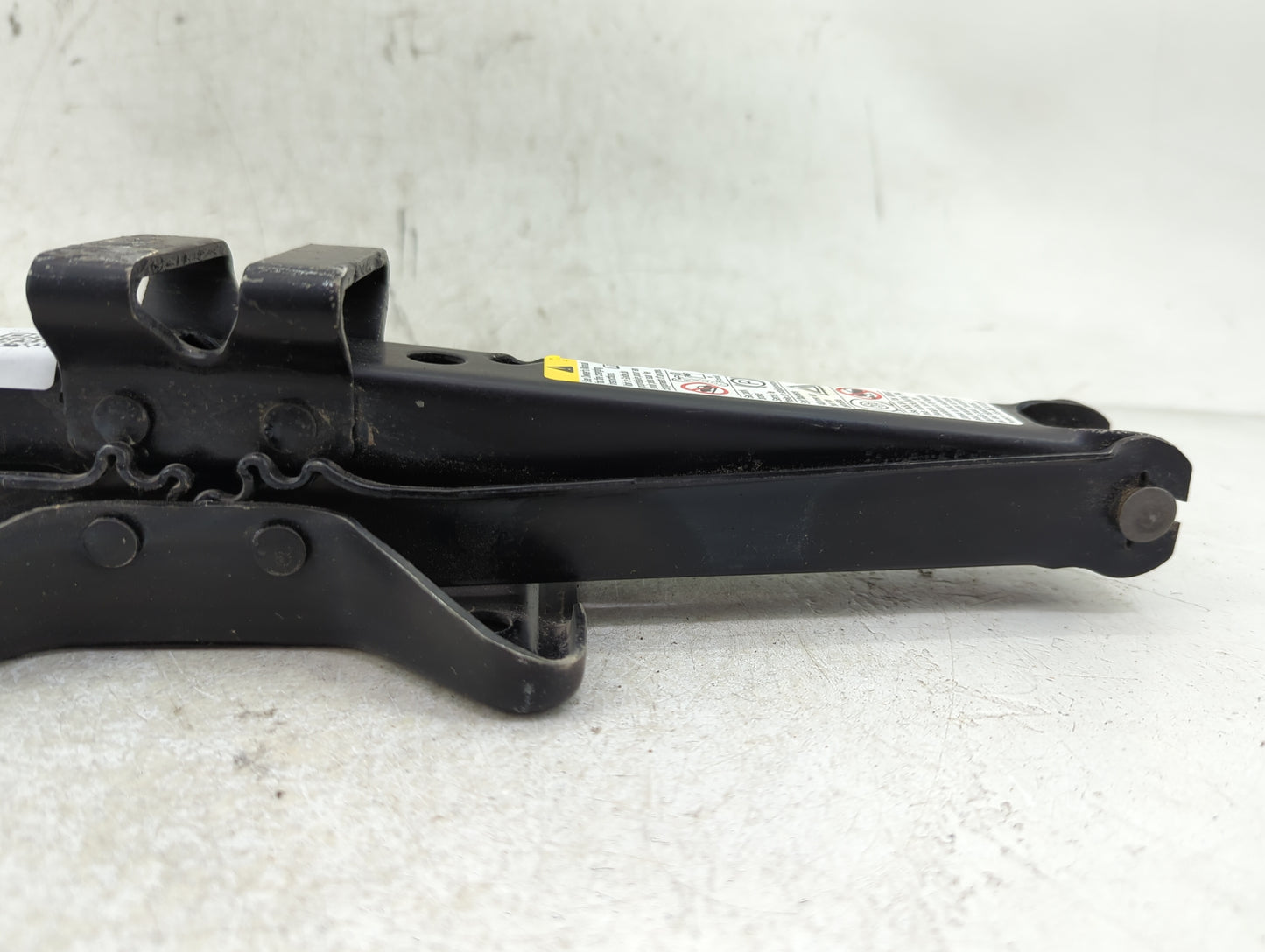 2005 Chevrolet Equinox Spare Scissor Car Jack - Oemusedautoparts1.com