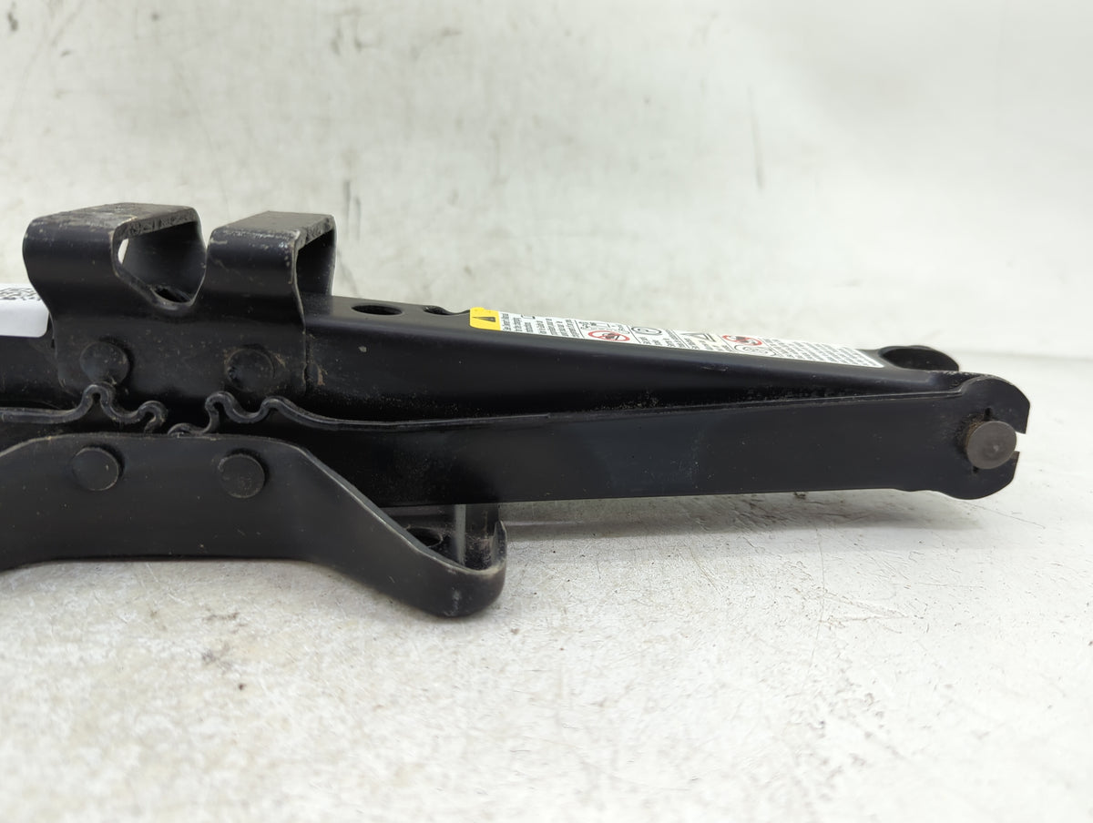 2005 Chevrolet Equinox Spare Scissor Car Jack 1409491 - Oemusedautoparts1.com