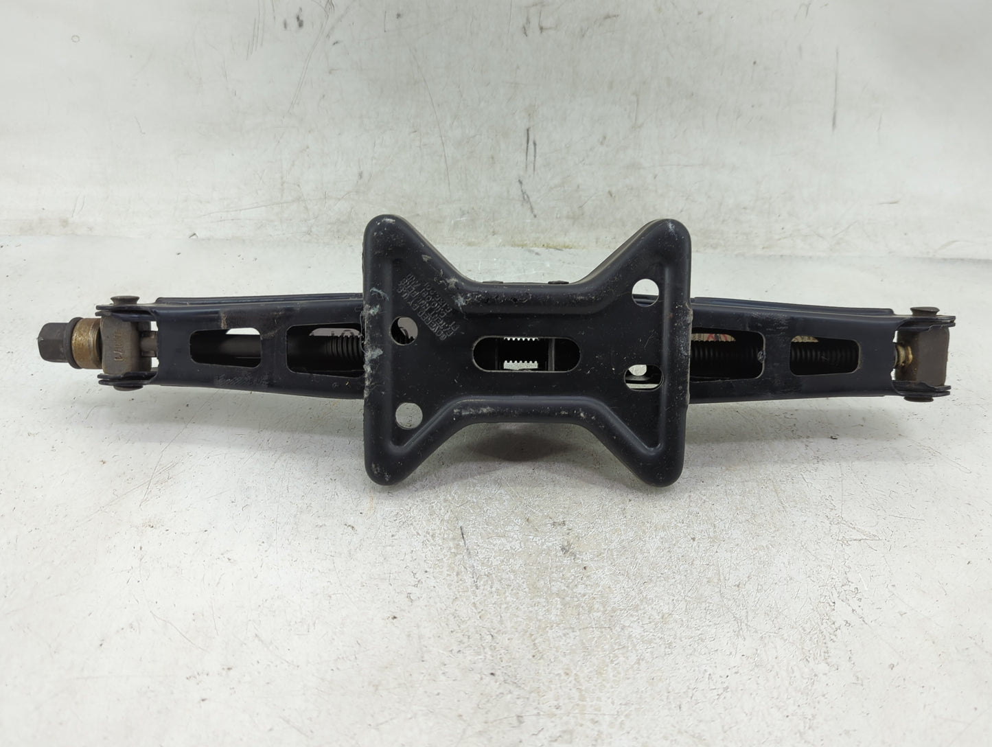 2005 Chevrolet Equinox Spare Scissor Car Jack - Oemusedautoparts1.com