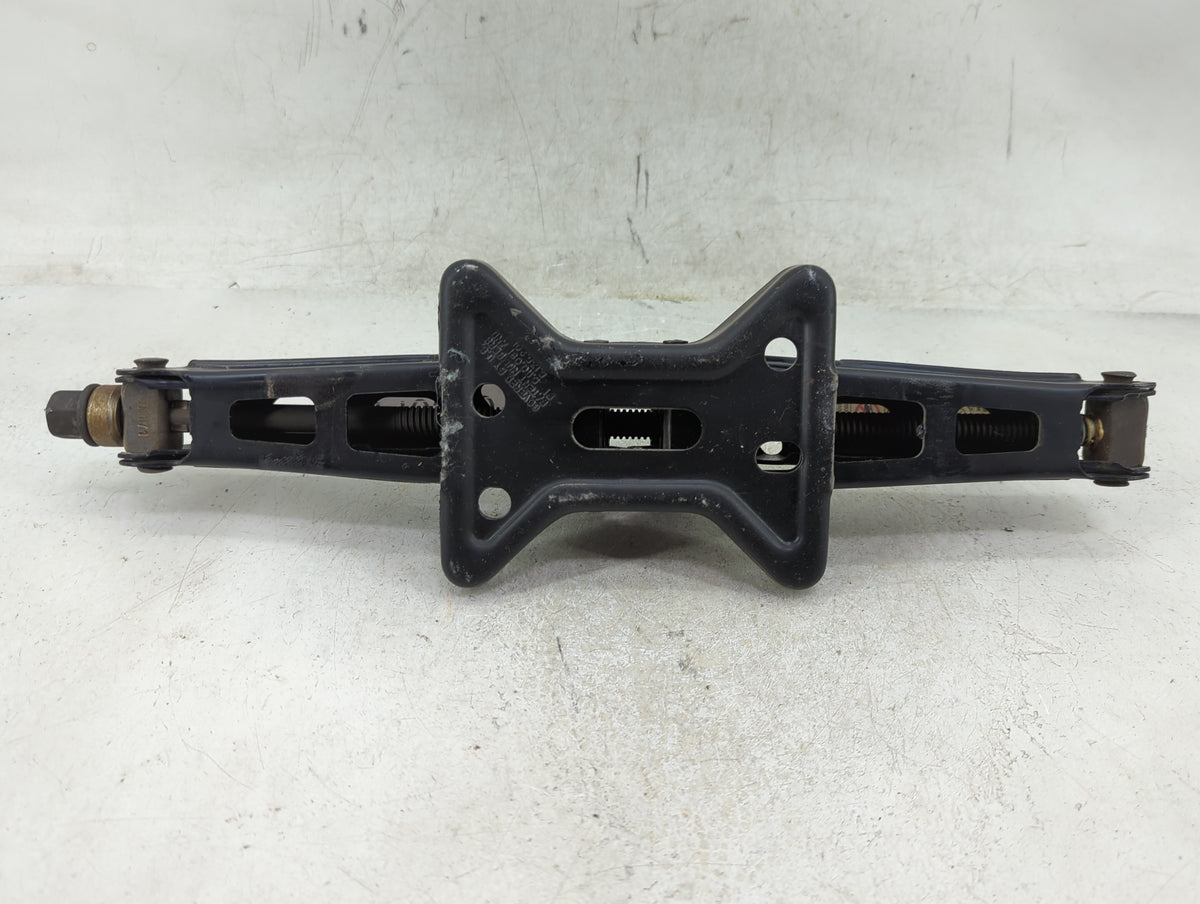 2005 Chevrolet Equinox Spare Scissor Car Jack 1409491 - Oemusedautoparts1.com