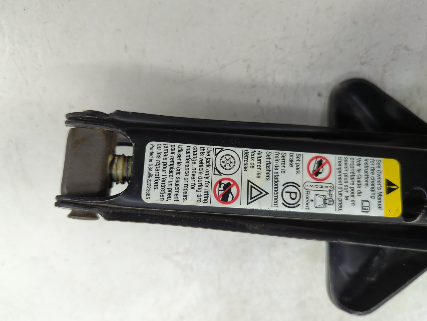 2005 Chevrolet Equinox Spare Scissor Car Jack 1409491 - Oemusedautoparts1.com