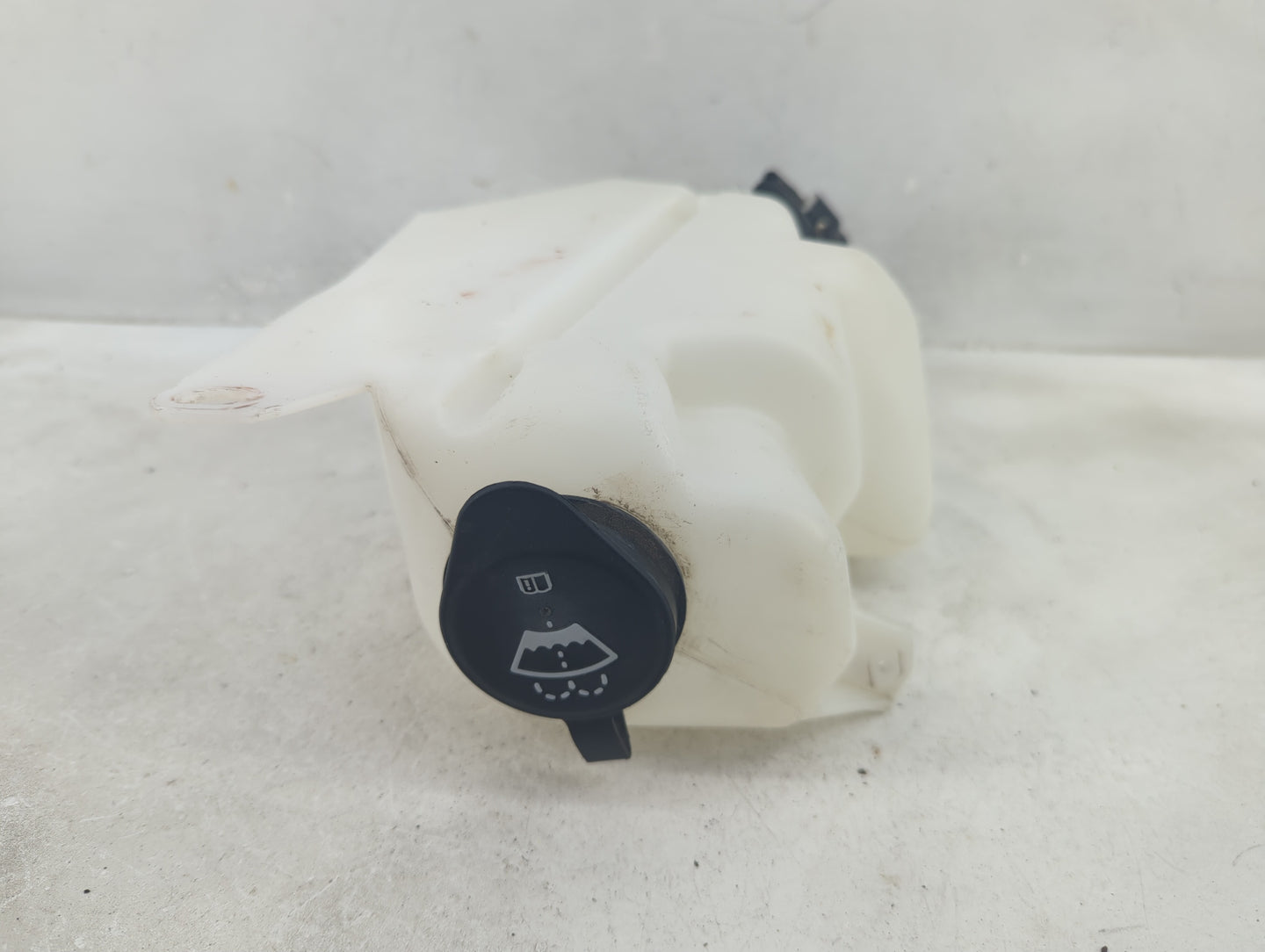 2005-2006 Chevrolet Equinox Windshield Washer Fluid Reservoir Bottle Oem - Oemusedautoparts1.com