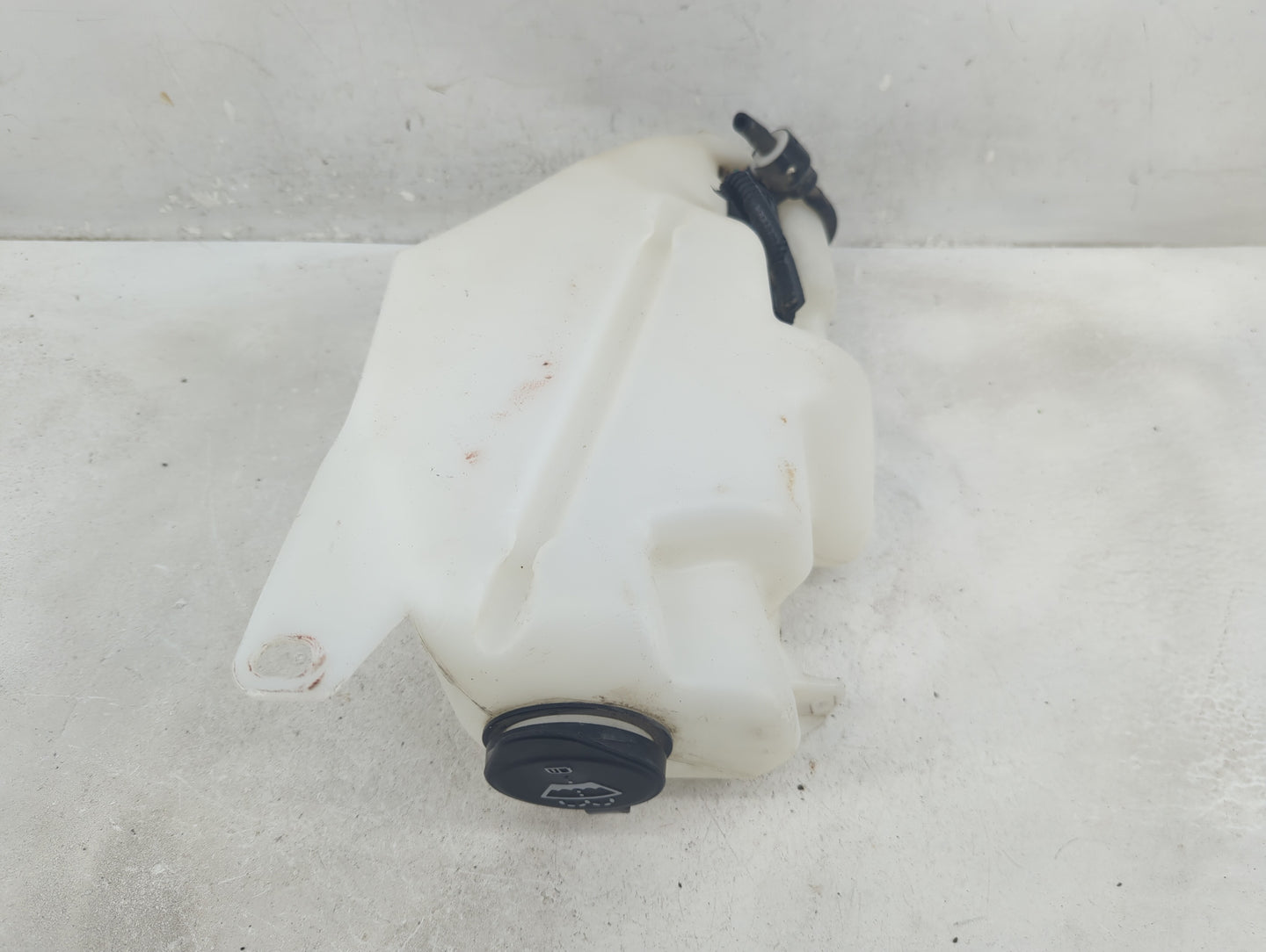 2005-2006 Chevrolet Equinox Windshield Washer Fluid Reservoir Bottle Oem - Oemusedautoparts1.com