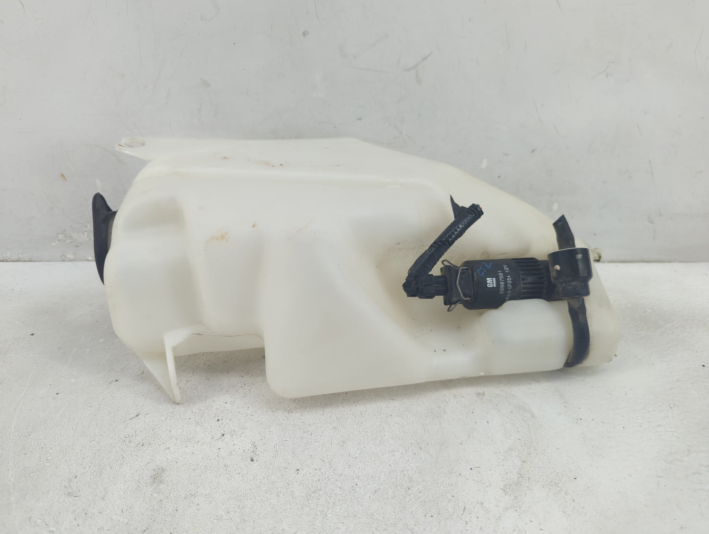 2005-2006 Chevrolet Equinox Windshield Washer Fluid Reservoir Bottle Oem - Oemusedautoparts1.com