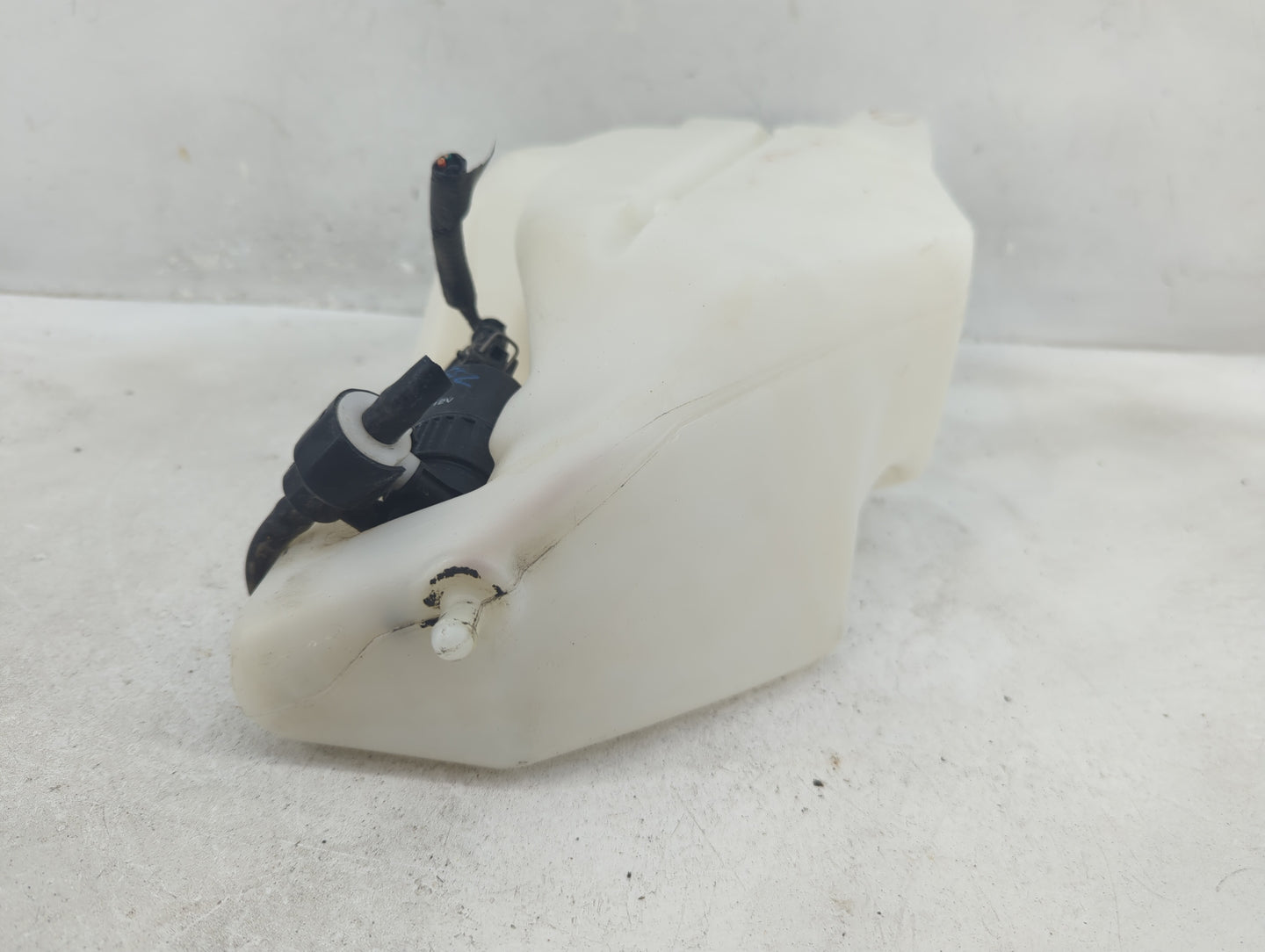 2005-2006 Chevrolet Equinox Windshield Washer Fluid Reservoir Bottle Oem - Oemusedautoparts1.com
