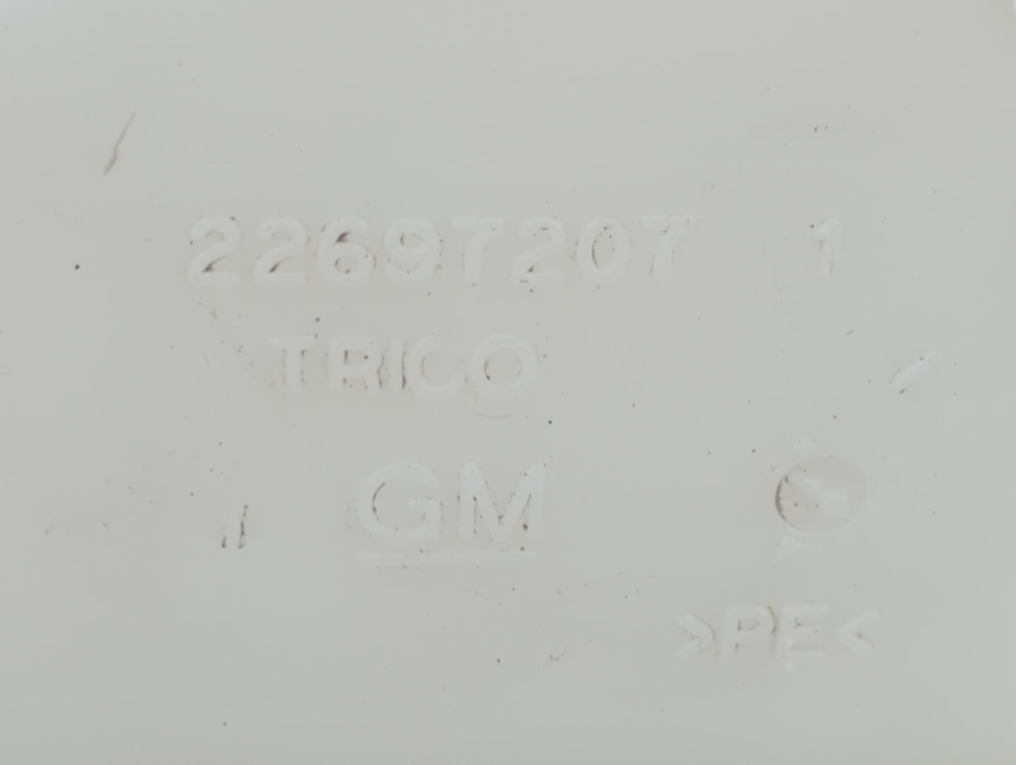 2005-2006 Chevrolet Equinox Windshield Washer Fluid Reservoir Bottle Oem - Oemusedautoparts1.com