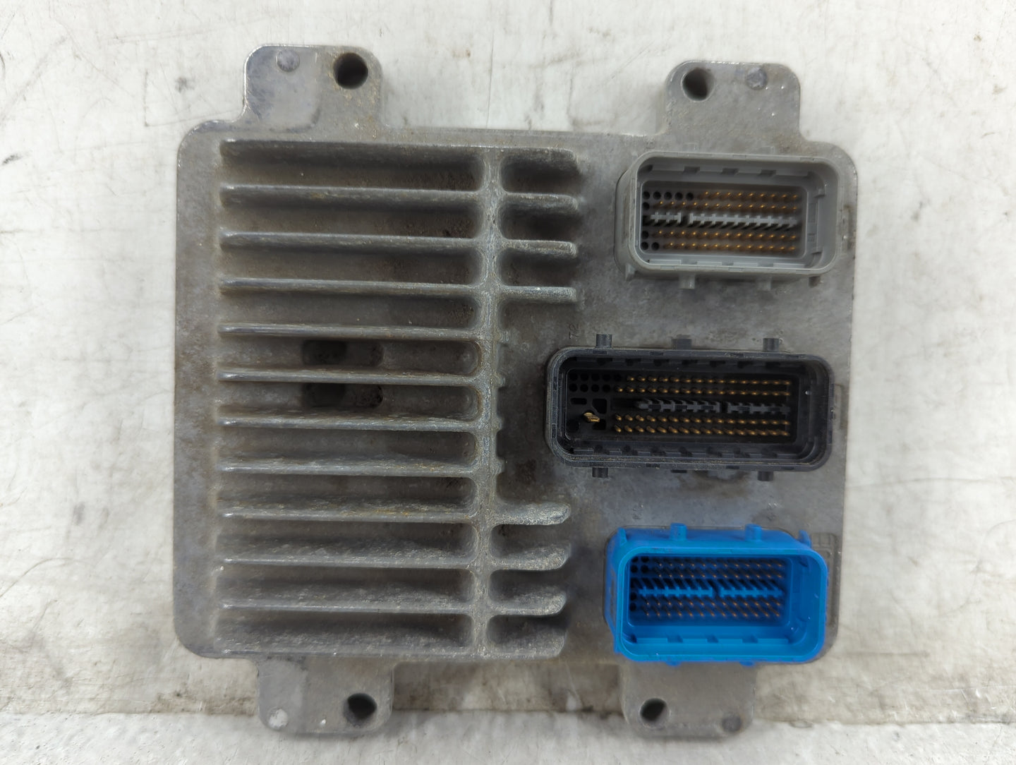 2005 Chevrolet Equinox PCM Engine Control Computer ECU ECM PCU OEM P/N:12593233 Fits Fits 2006 OEM Used Auto Parts - Oemused