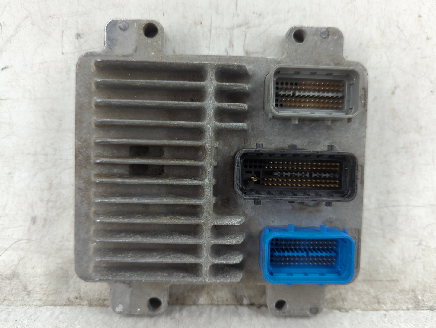 2005 Chevrolet Equinox PCM Engine Control Computer ECU ECM PCU OEM P/N:12593233 Fits Fits 2006 OEM Used Auto Parts - Oemused