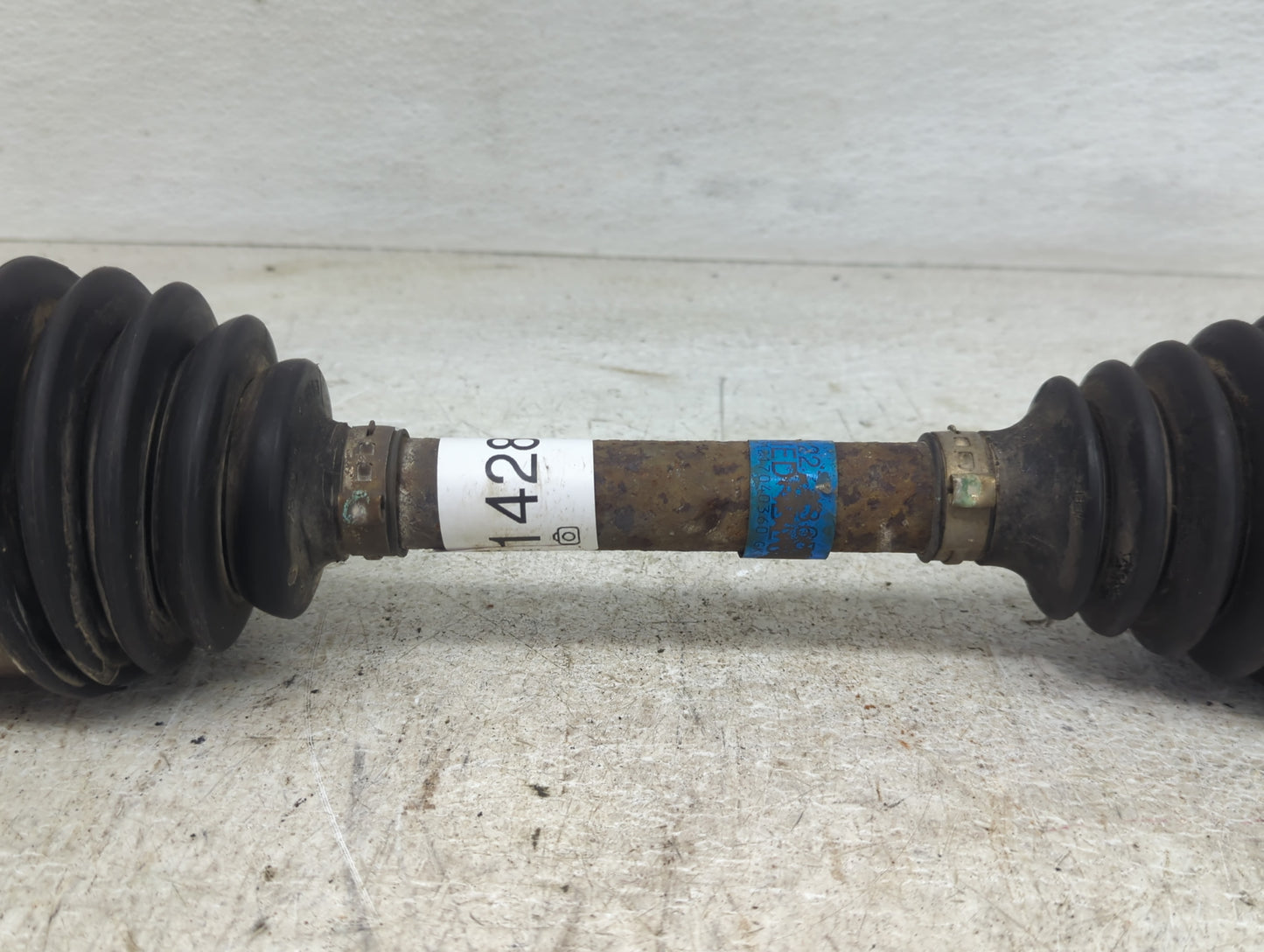 2005-2006 Chevrolet Equinox Axle Shaft Front Passenger Cv C/v - Oemusedautoparts1.com