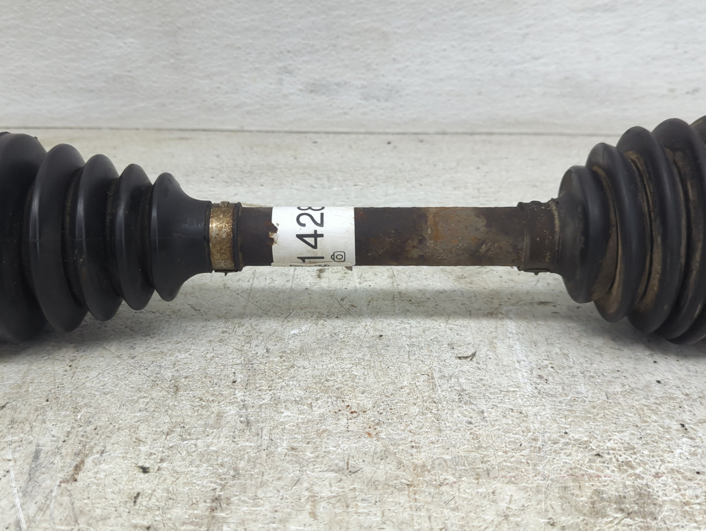 2005-2006 Chevrolet Equinox Axle Shaft Front Driver Cv C/v - Oemusedautoparts1.com