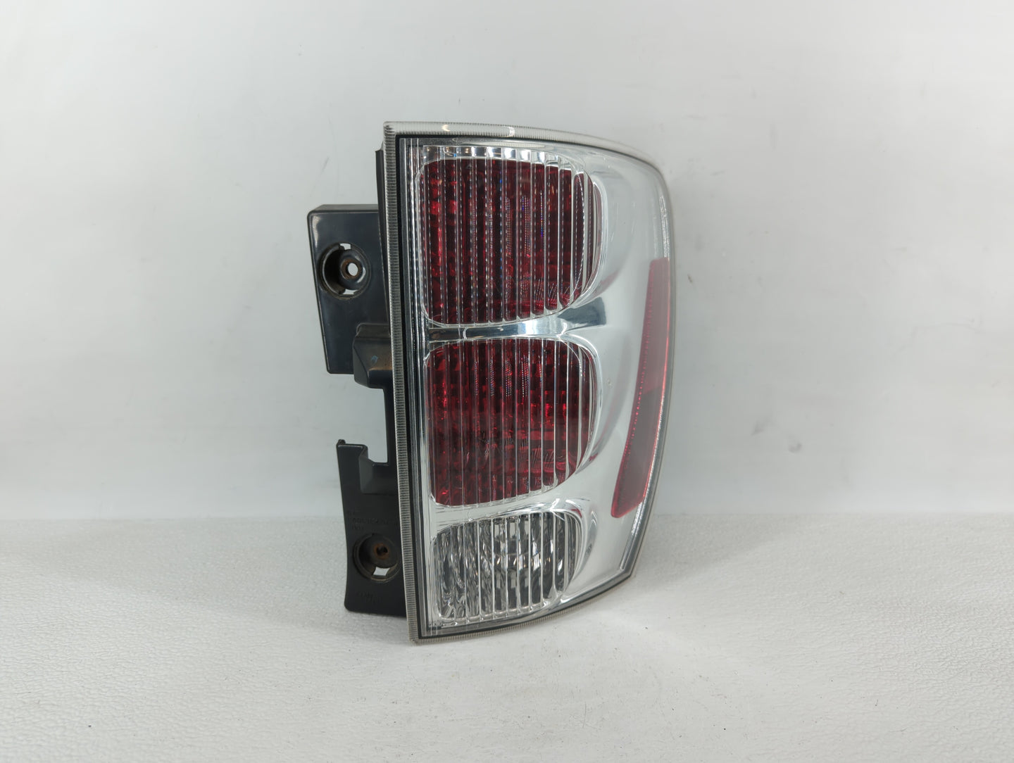 2005-2009 Chevrolet Equinox Tail Light Assembly Passenger Right OEM P/N:5480779 Fits Fits 2005 2006 2007 2008 2009 OEM Used 
