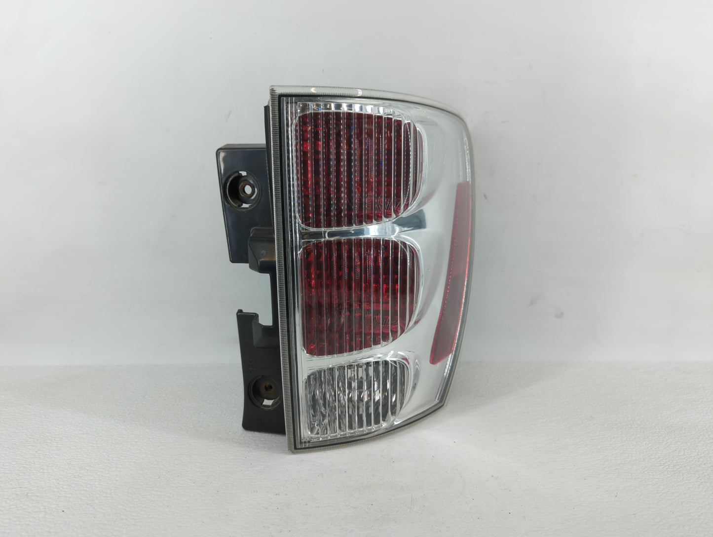 2005-2009 Chevrolet Equinox Tail Light Assembly Passenger Right OEM P/N:5480779 Fits Fits 2005 2006 2007 2008 2009 OEM Used 