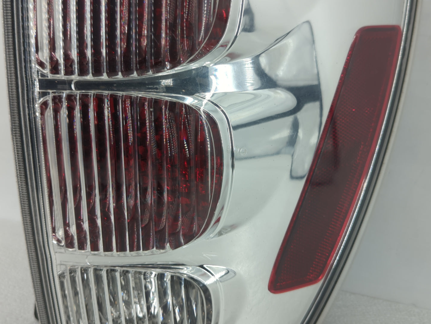 2005-2009 Chevrolet Equinox Tail Light Assembly Passenger Right OEM P/N:5480779 Fits Fits 2005 2006 2007 2008 2009 OEM Used 