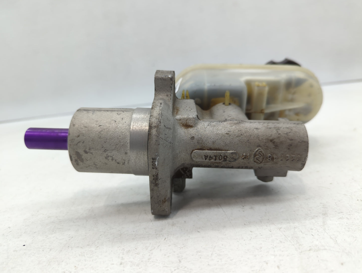 2005-2006 Chevrolet Equinox Brake Master Cylinder - Oemusedautoparts1.com
