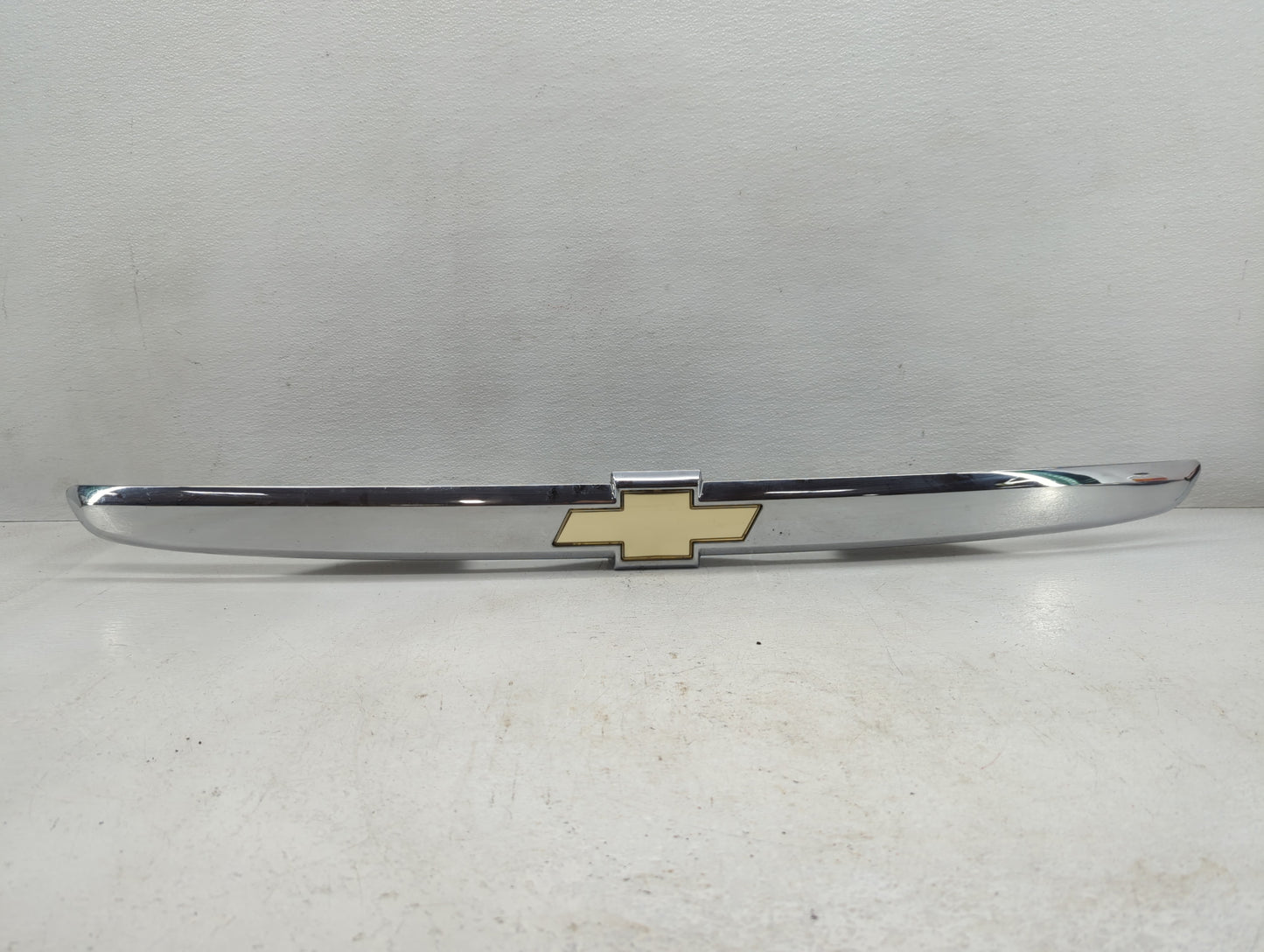2005-2009 Chevrolet Equinox Tail Finish Panel Oem Chrome - Oemusedautoparts1.com