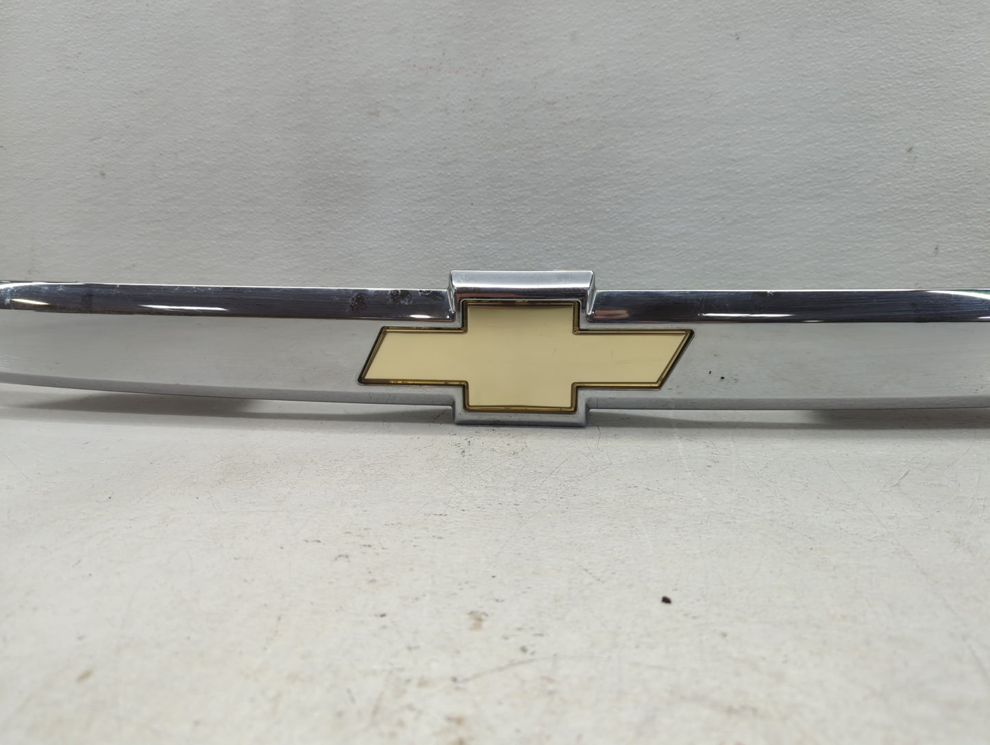 2005-2009 Chevrolet Equinox Tail Finish Panel Oem Chrome - Oemusedautoparts1.com