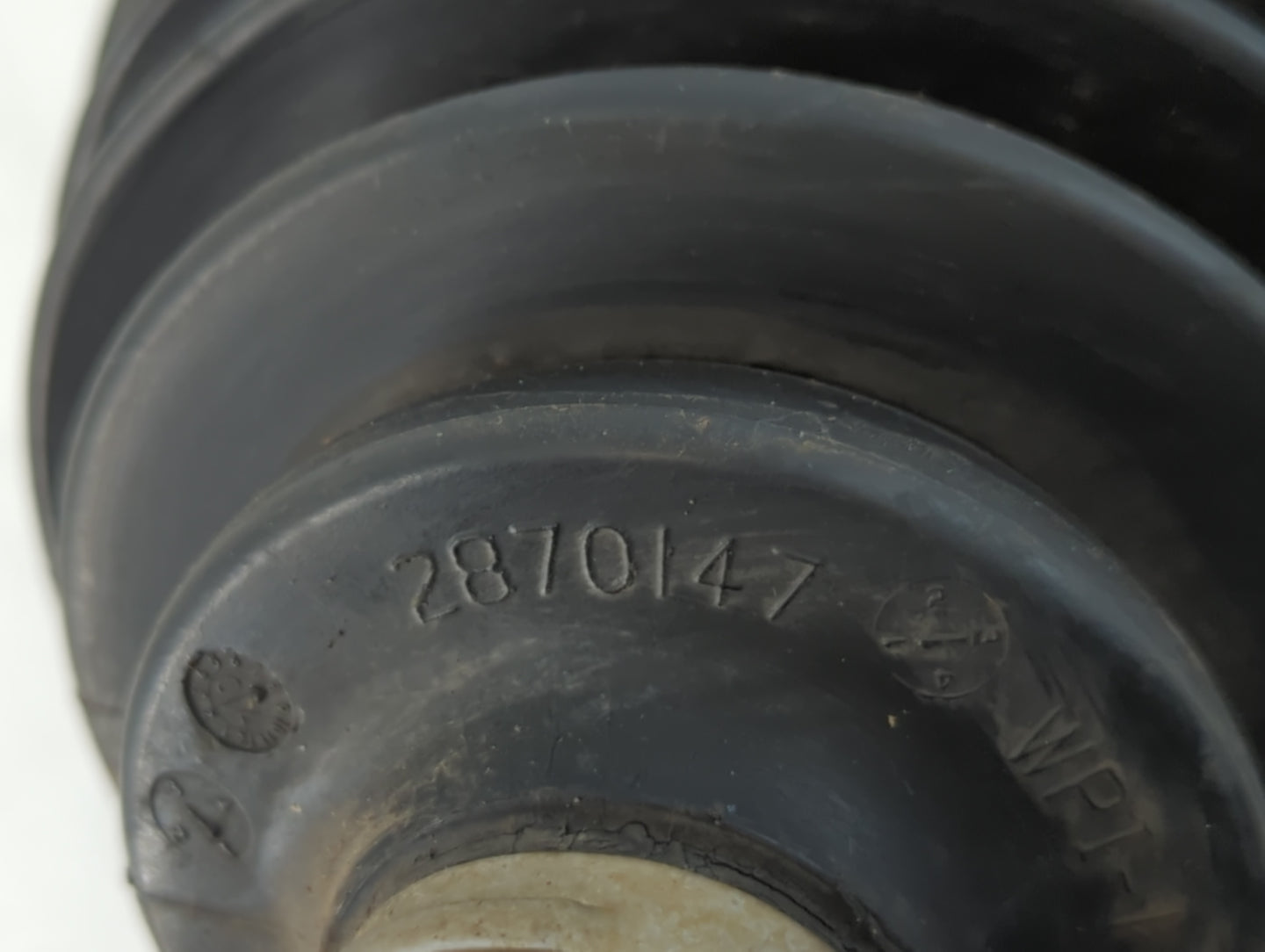 2005-2006 Chevrolet Equinox Axle Shaft Front Driver Cv C/v - Oemusedautoparts1.com