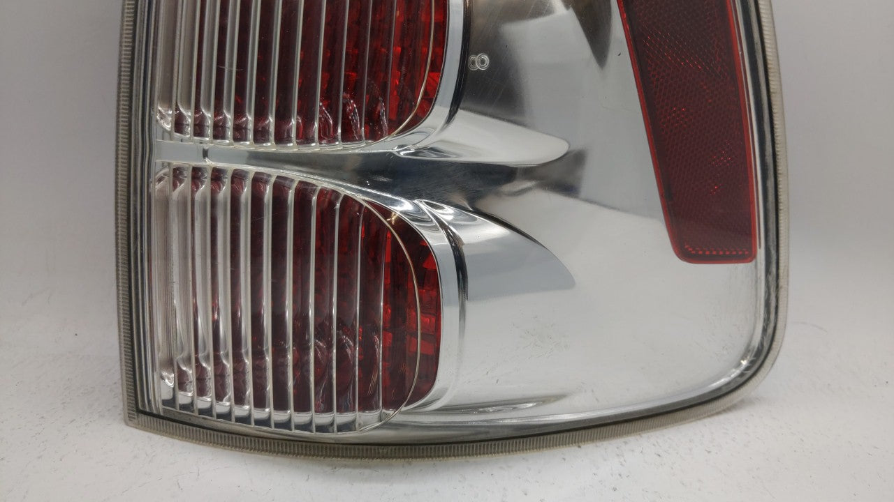 2005 Chevrolet Equinox Tail Light Assembly Passenger Right OEM P/N:30796268 GM384-B000R Fits Fits 2006 2007 2008 2009 OEM Us