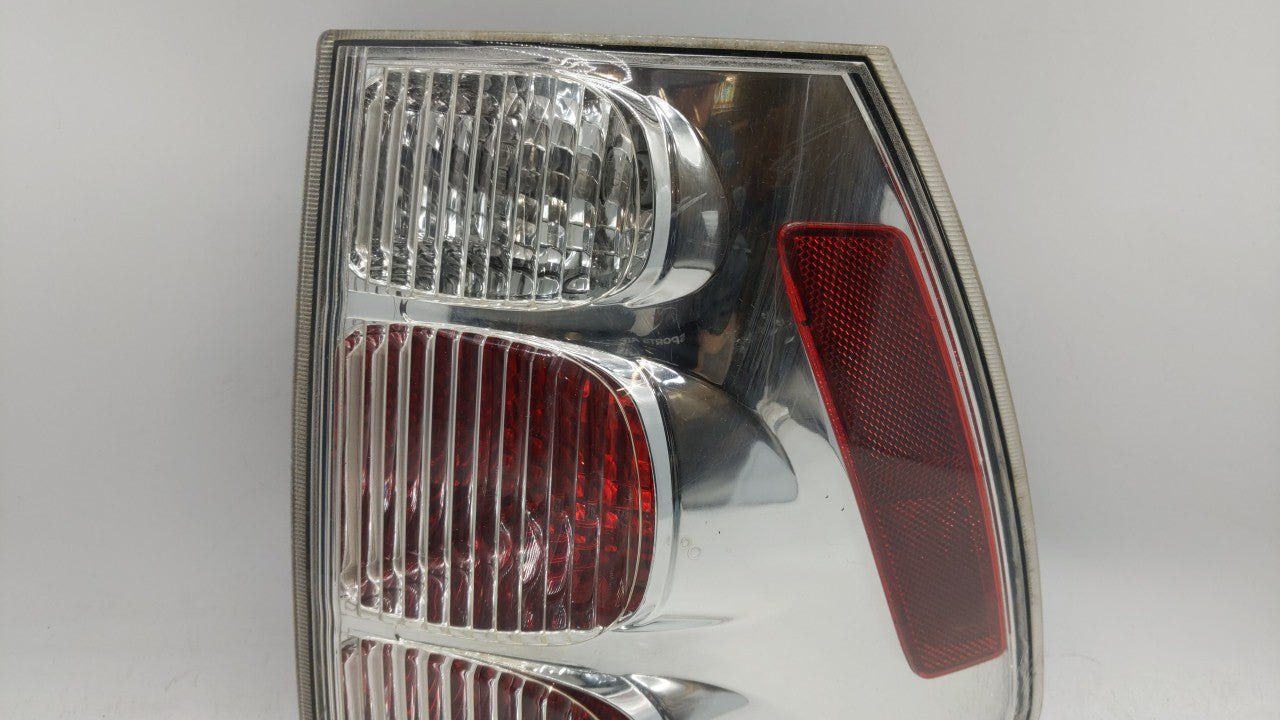 2005 Chevrolet Equinox Tail Light Assembly Passenger Right OEM P/N:30796268 GM384-B000R Fits Fits 2006 2007 2008 2009 OEM Us