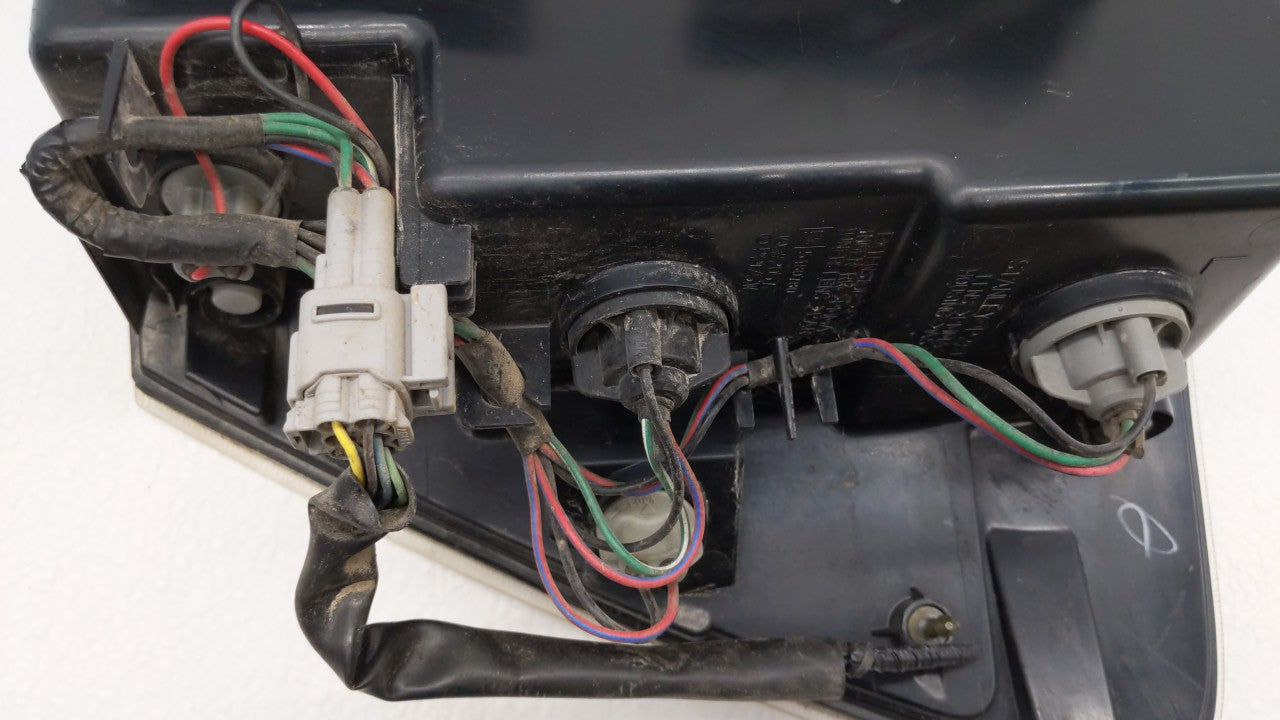 2005 Chevrolet Equinox Tail Light Assembly Passenger Right OEM P/N:30796268 GM384-B000R Fits Fits 2006 2007 2008 2009 OEM Us