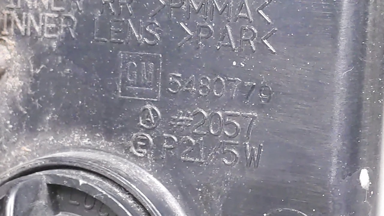 2005 Chevrolet Equinox Tail Light Assembly Passenger Right OEM P/N:548077 30796268, GM384-B000R Fits Fits 2006 2007 2008 200