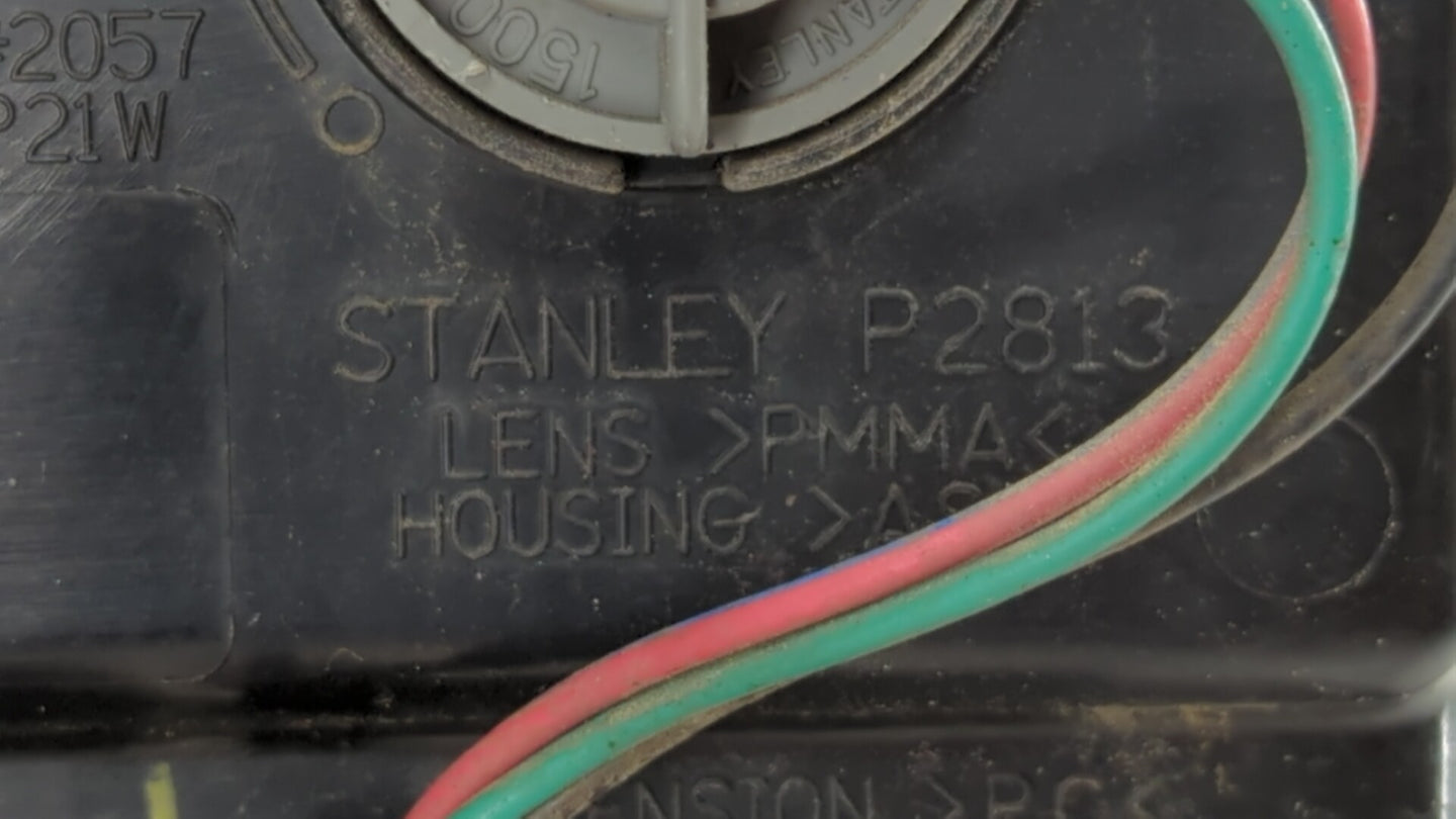 2005 Chevrolet Equinox Tail Light Assembly Passenger Right OEM P/N:548077 30796268, GM384-B000R Fits Fits 2006 2007 2008 200