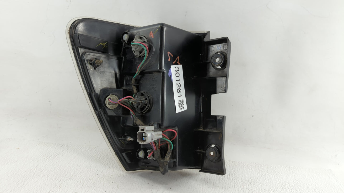 2005 Chevrolet Equinox Tail Light Assembly Passenger Right OEM P/N:548077 30796268, GM384-B000R Fits Fits 2006 2007 2008 200