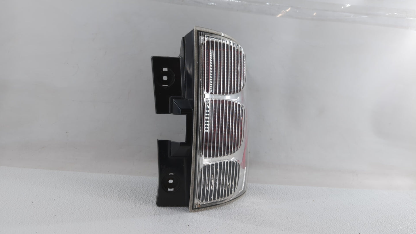 2005 Chevrolet Equinox Tail Light Assembly Passenger Right OEM P/N:548077 30796268, GM384-B000R Fits Fits 2006 2007 2008 200