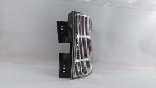 2005 Chevrolet Equinox Tail Light Assembly Passenger Right OEM P/N:548077 30796268, GM384-B000R Fits Fits 2006 2007 2008 200