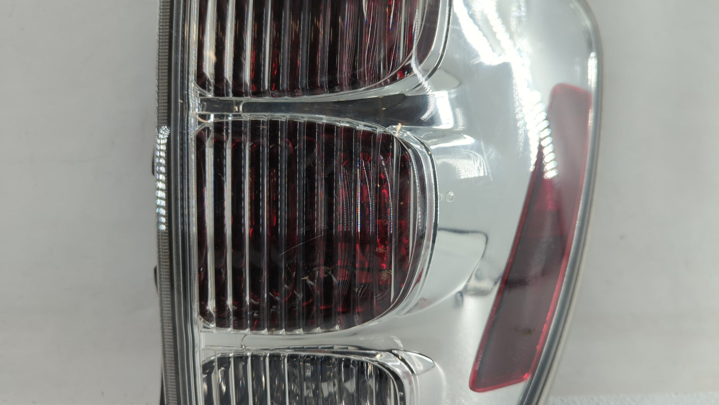 2005 Chevrolet Equinox Tail Light Assembly Passenger Right OEM P/N:548077 30796268, GM384-B000R Fits Fits 2006 2007 2008 200