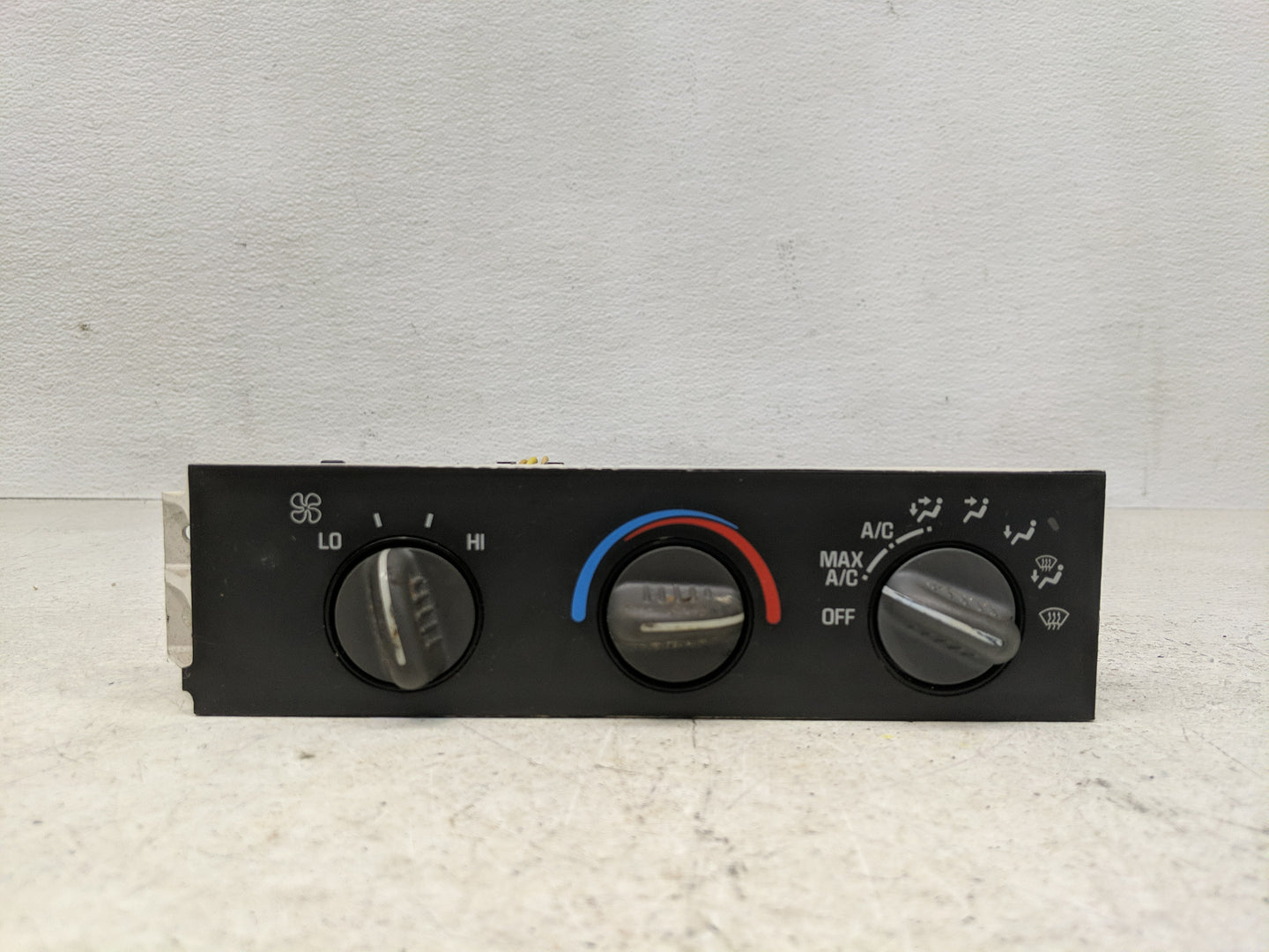 2005 Chevrolet Express 1500 Climate Control Module Temperature AC/Heater Replacement Fits OEM Used Auto Parts - Oemusedautop